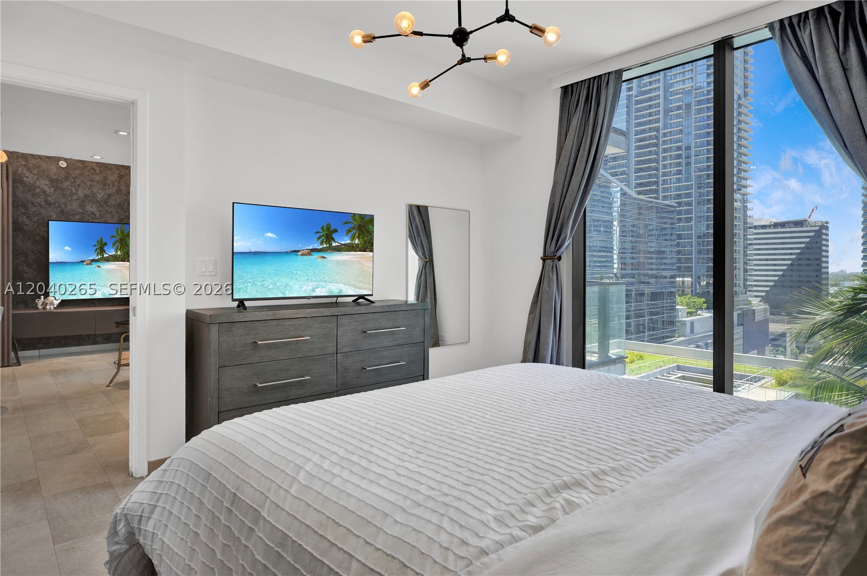 68 SE 6th St #1004 Miami, FL 33131