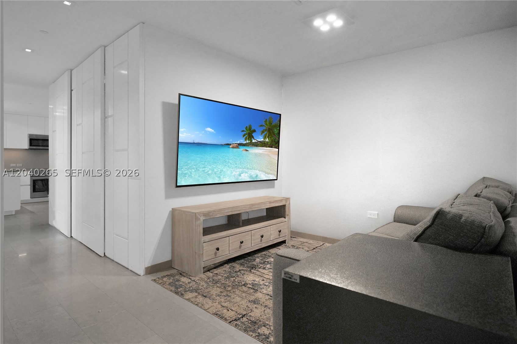 68 SE 6th St #1004 Miami, FL 33131