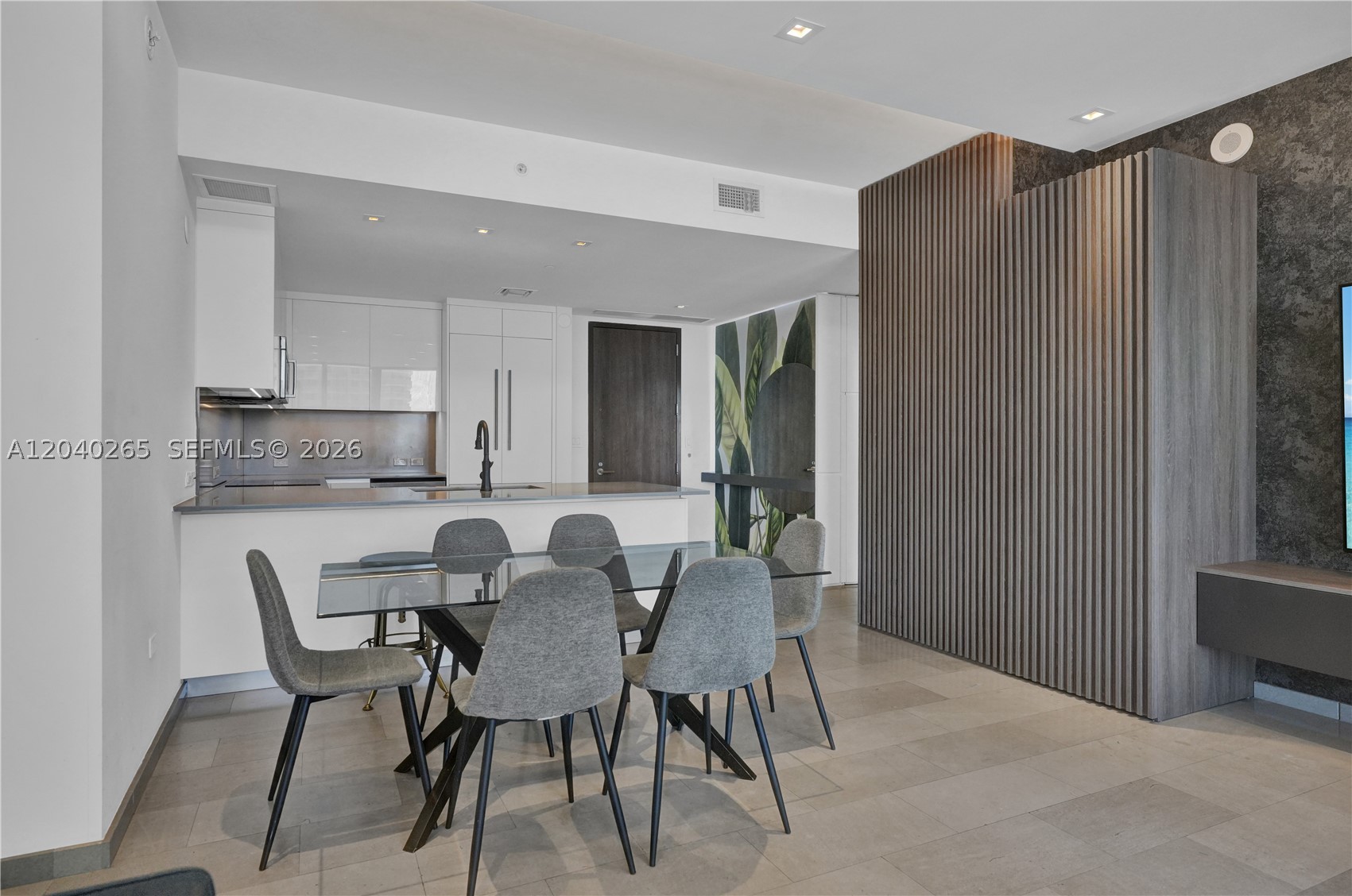 68 SE 6th St #1004 Miami, FL 33131