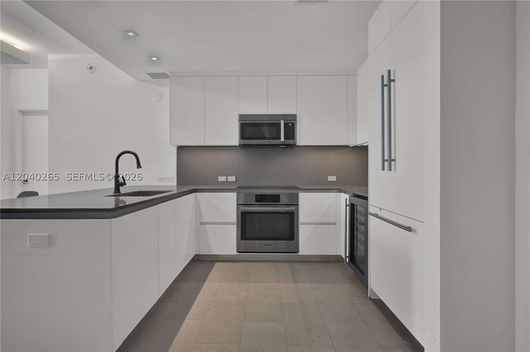 68 SE 6th St #1004 Miami, FL 33131