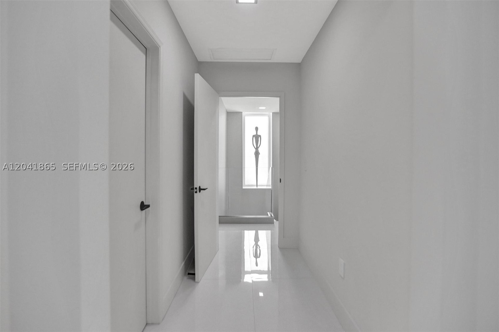 950 Brickell Bay Dr #5608 Miami, FL 33131