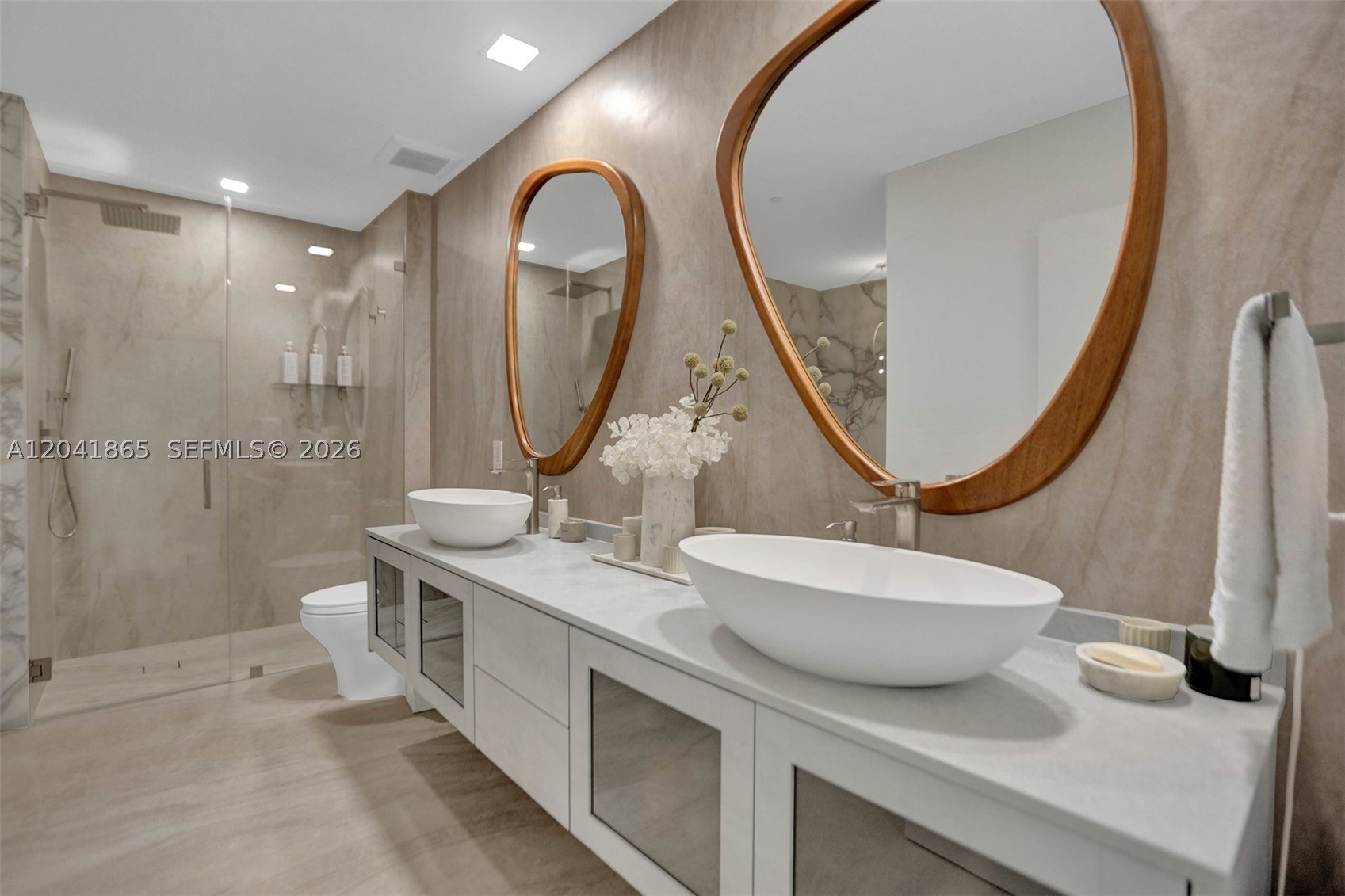 950 Brickell Bay Dr #5608 Miami, FL 33131