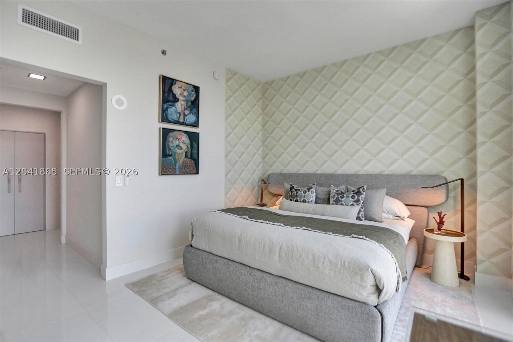 950 Brickell Bay Dr #5608 Miami, FL 33131