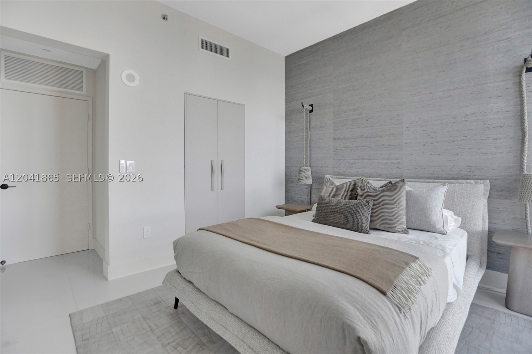 950 Brickell Bay Dr #5608 Miami, FL 33131