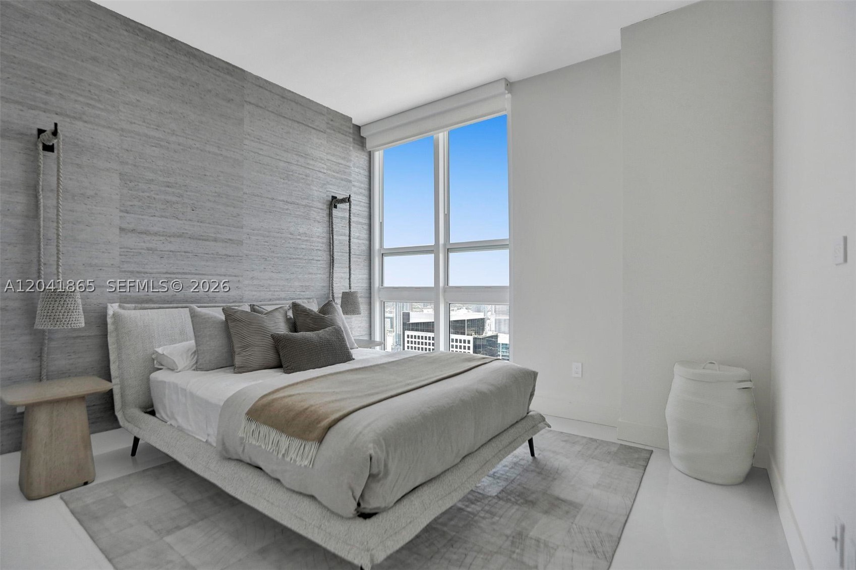 950 Brickell Bay Dr #5608 Miami, FL 33131