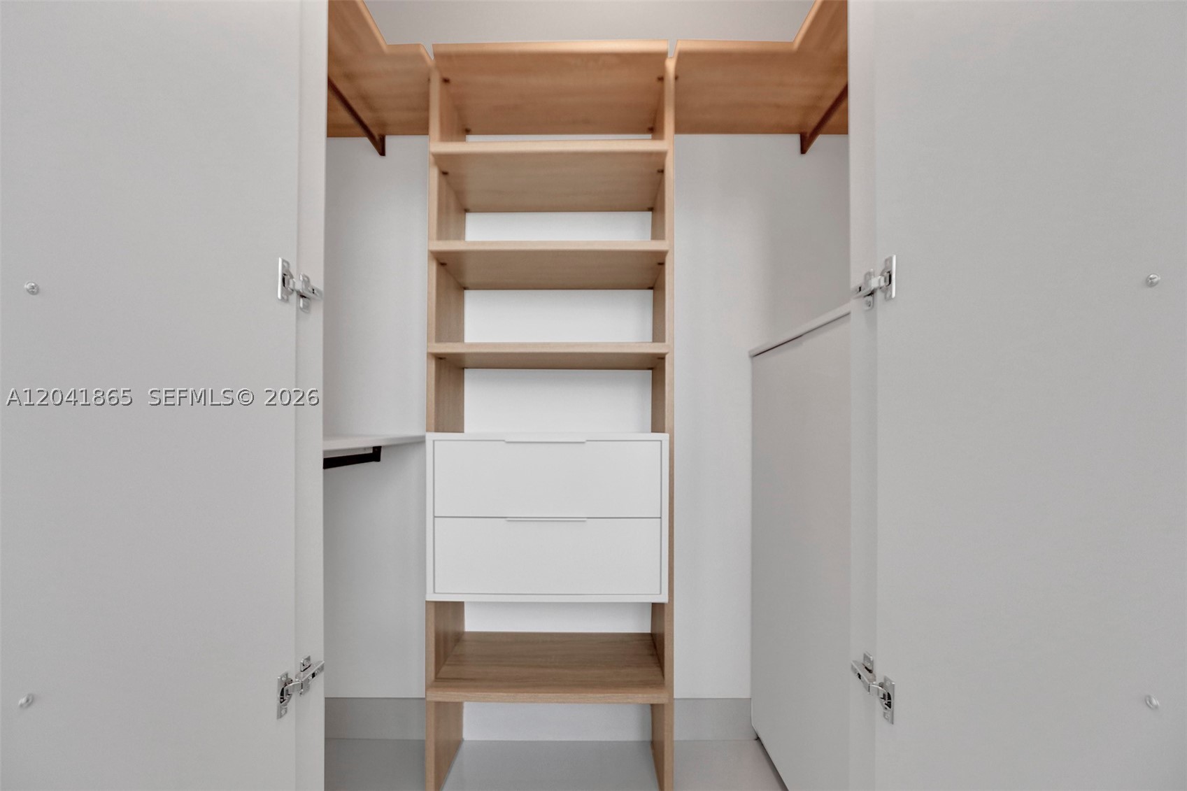950 Brickell Bay Dr #5608 Miami, FL 33131