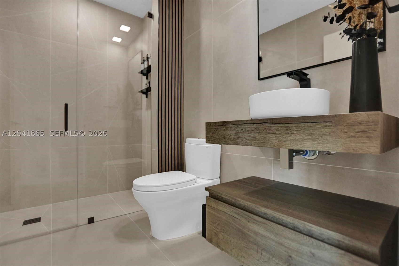 950 Brickell Bay Dr #5608 Miami, FL 33131