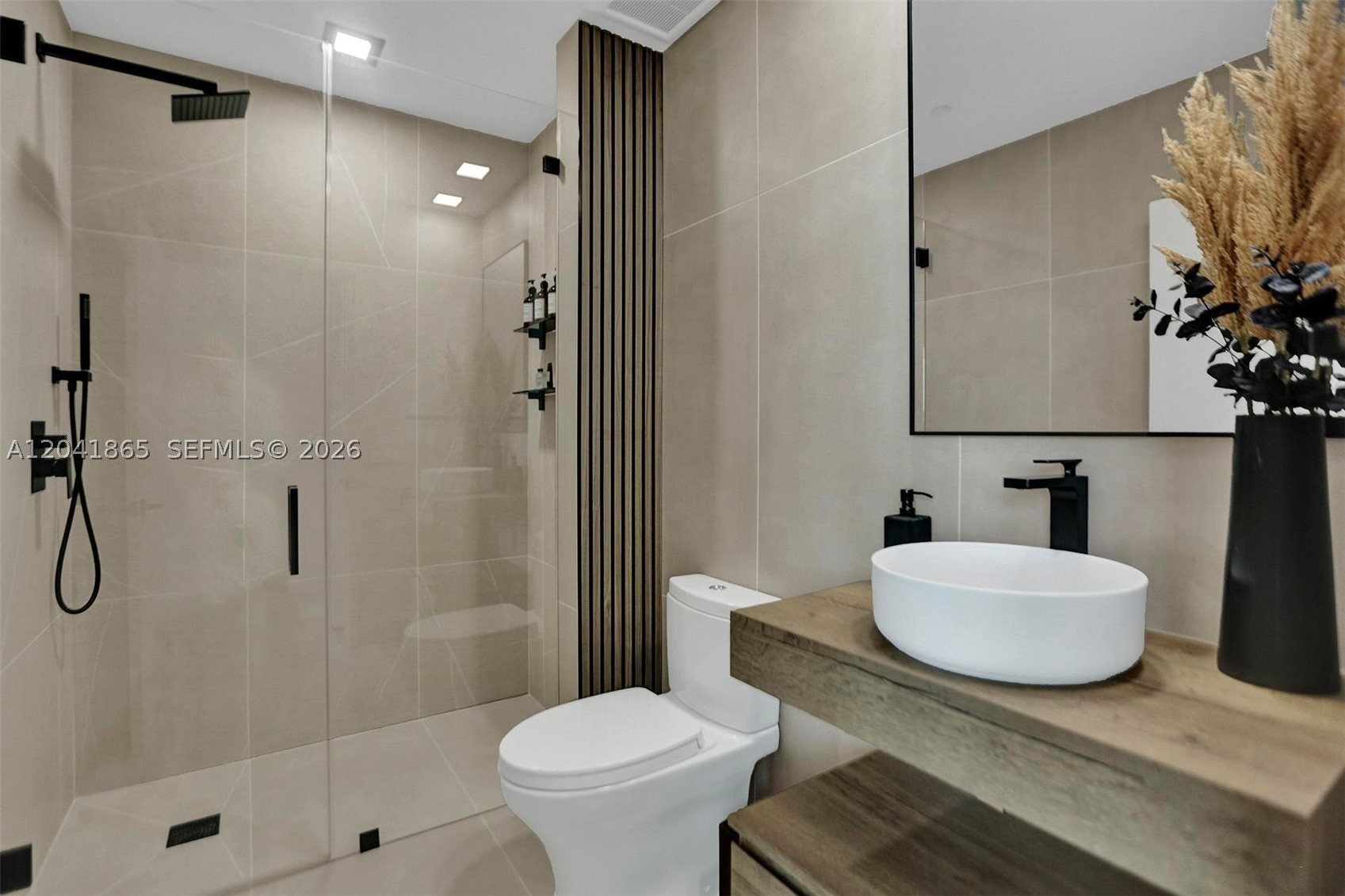 950 Brickell Bay Dr #5608 Miami, FL 33131