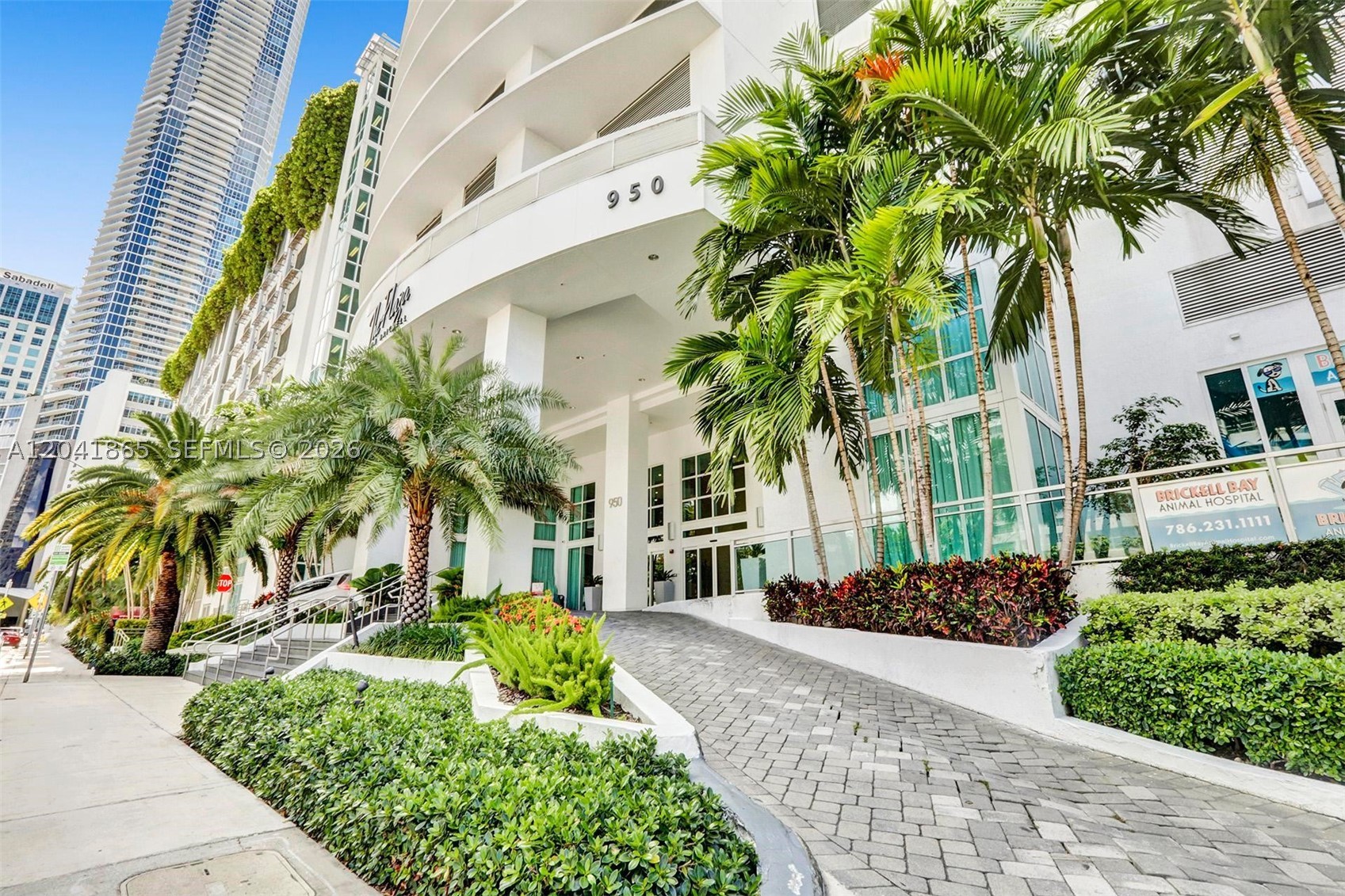 950 Brickell Bay Dr #5608 Miami, FL 33131