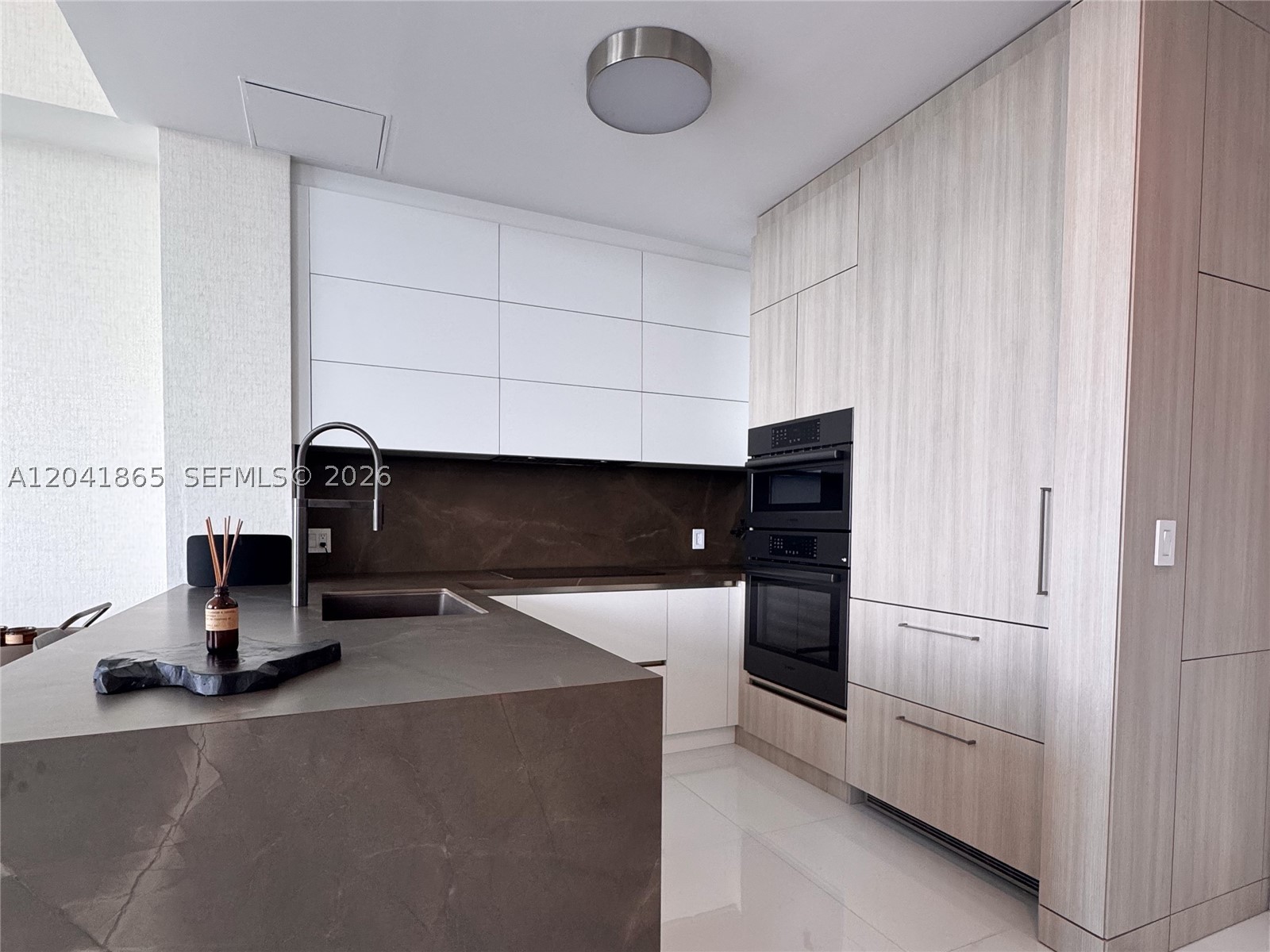 950 Brickell Bay Dr #5608 Miami, FL 33131