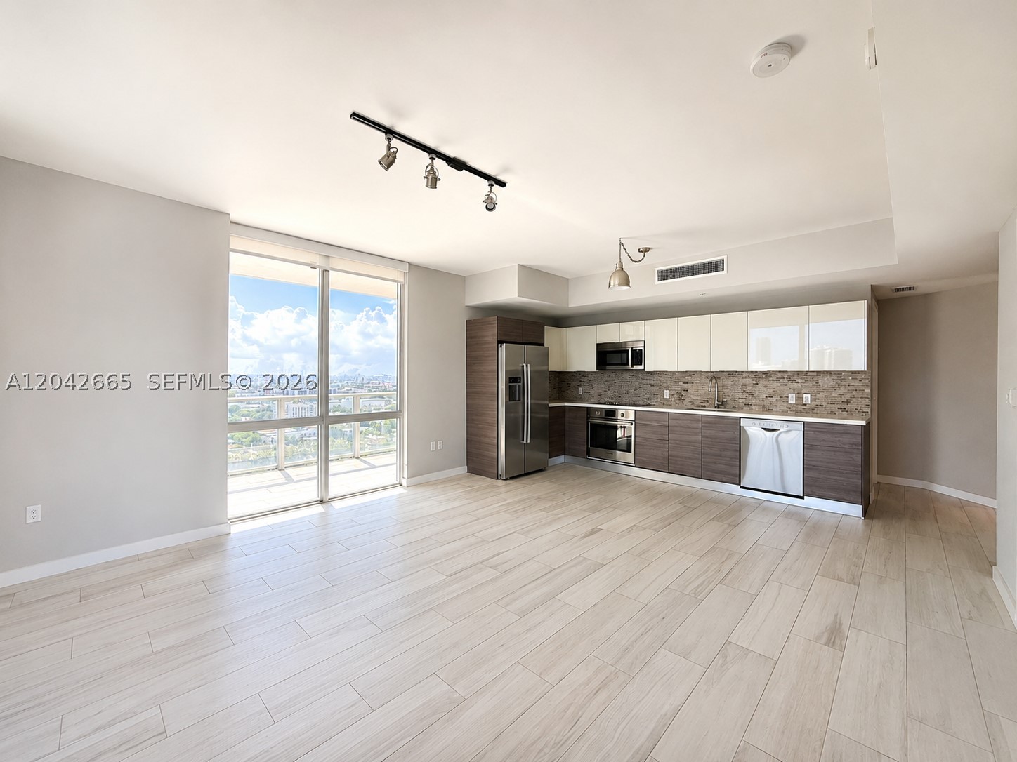image Brickell Ten0