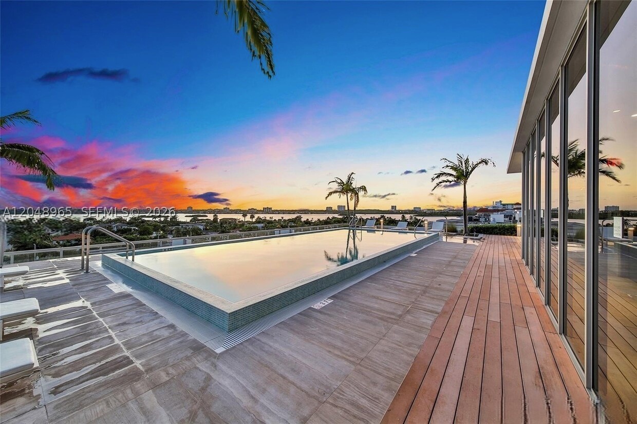 9940 W Bay Hbr Dr #7G-S Bay Harbor Islands, FL 33154