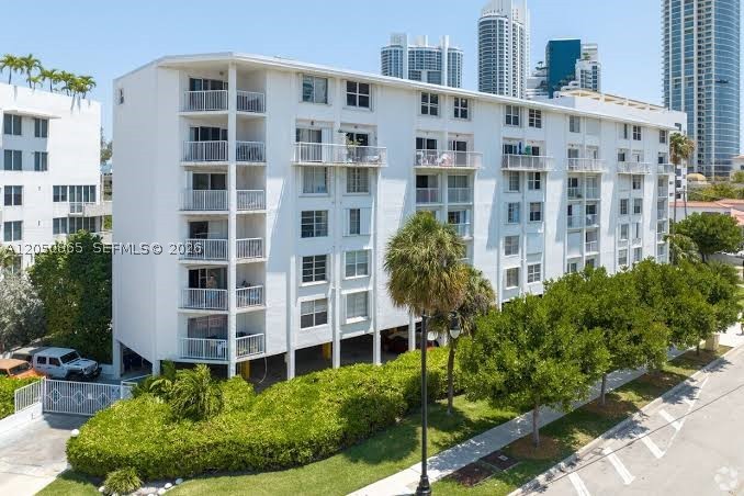 17800 Atlantic Blvd #PH15 Sunny Isles Beach, FL 33160