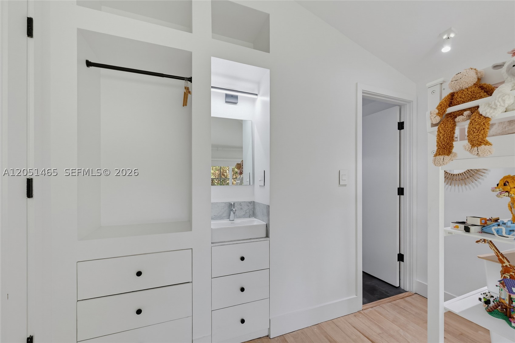 5130 SW 73rd Ter Miami, FL 33143