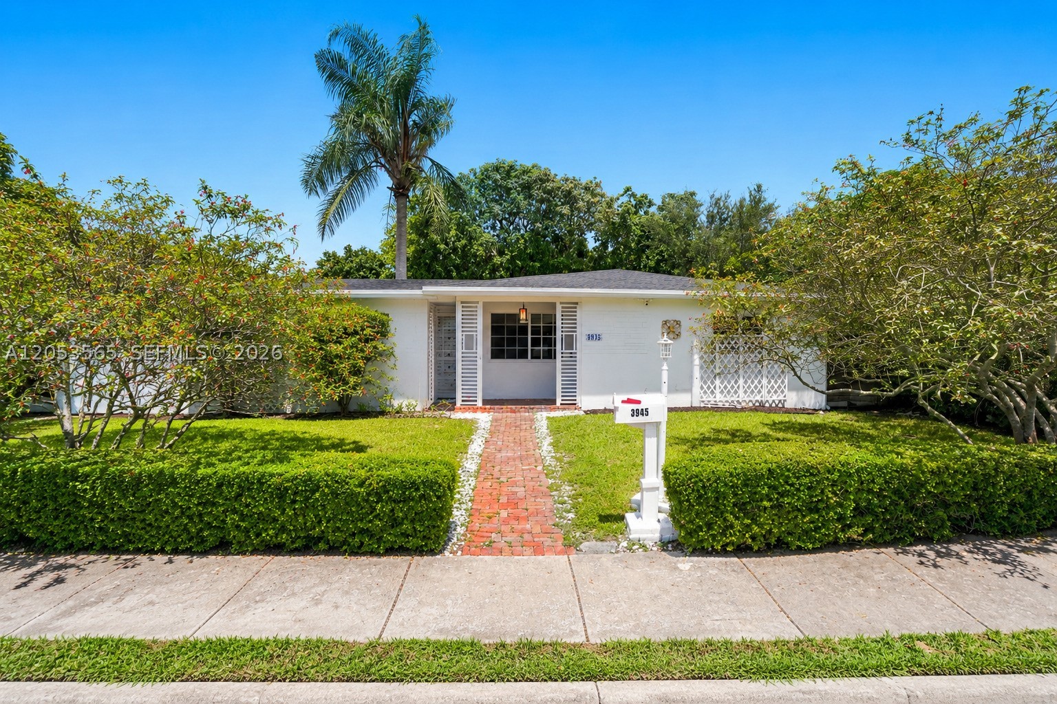 3945 SW 61st Ave