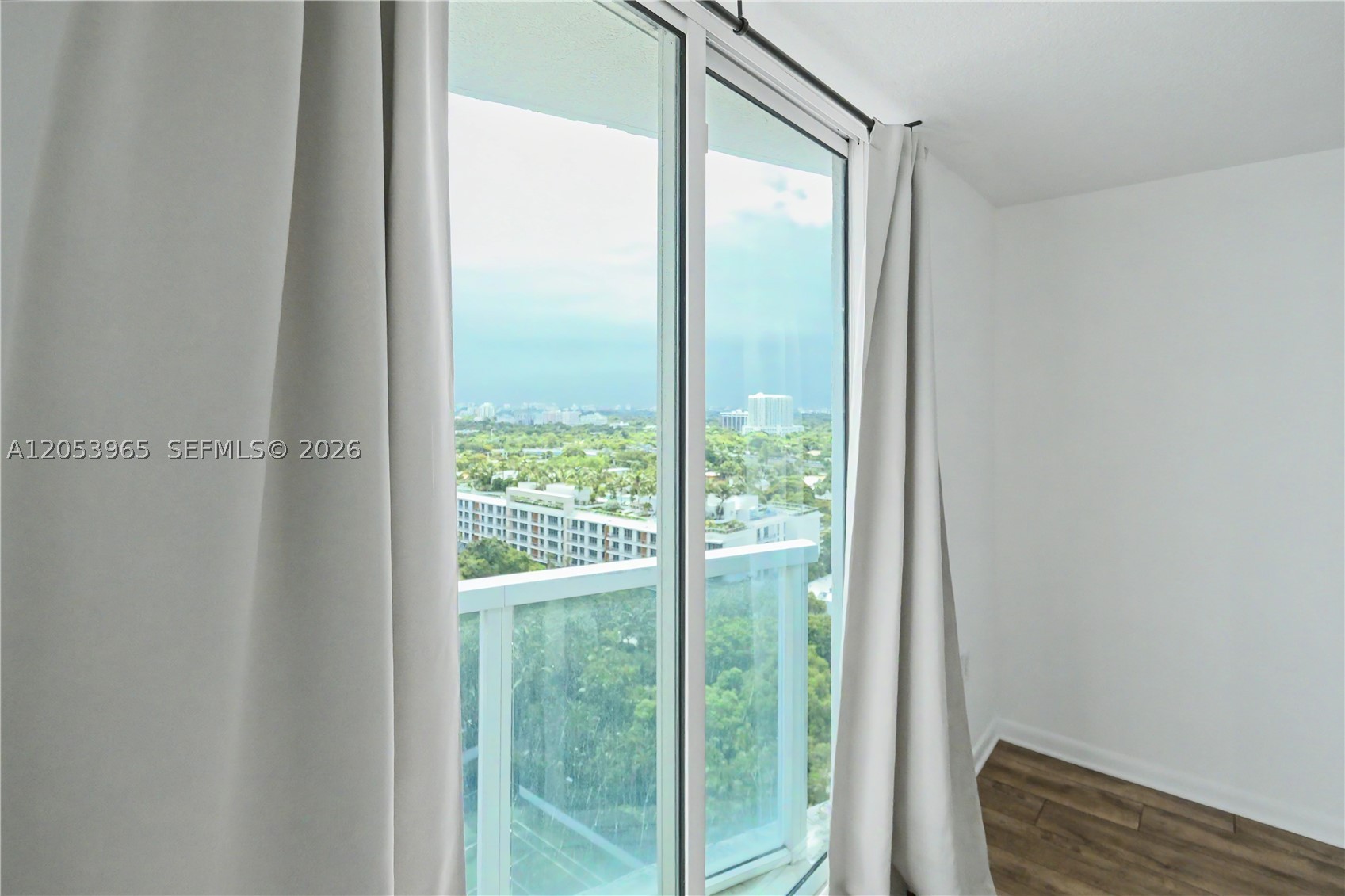 image Skyline on Brickell12