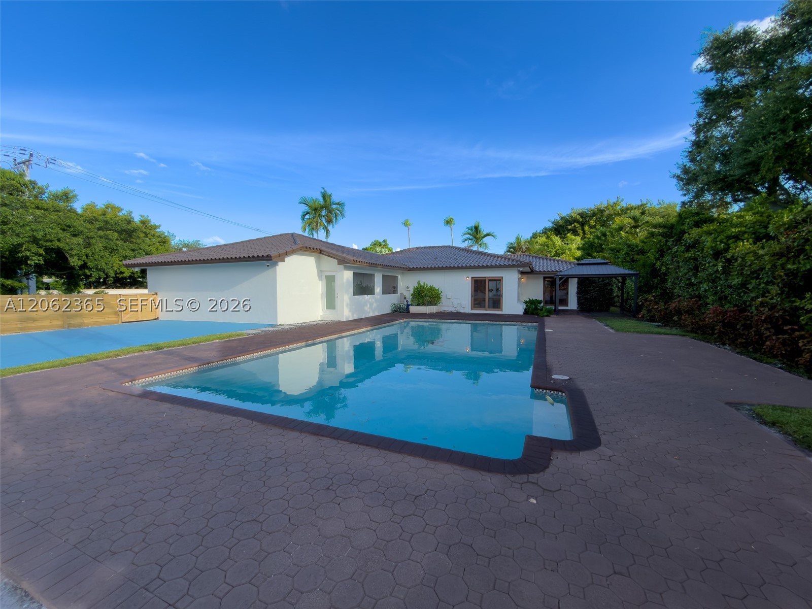9980 SW 83rd Ave Miami, FL 33156