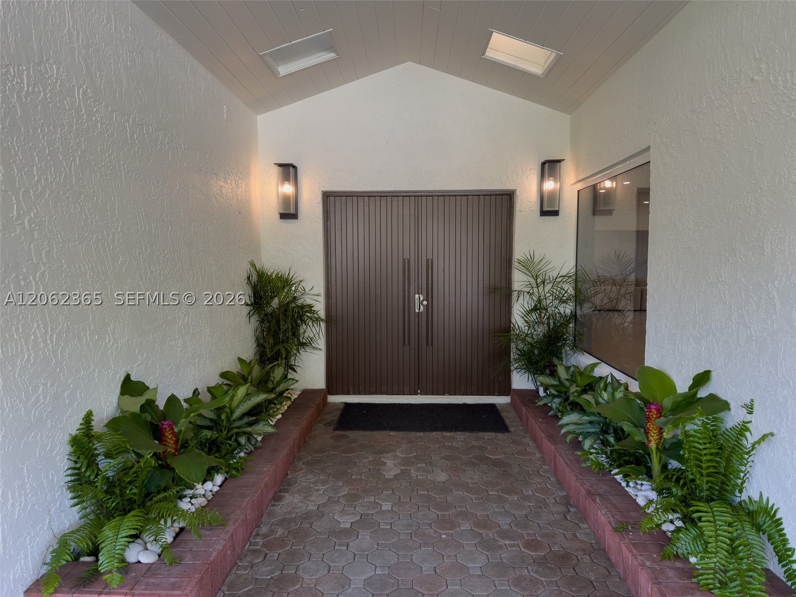9980 SW 83rd Ave Miami, FL 33156