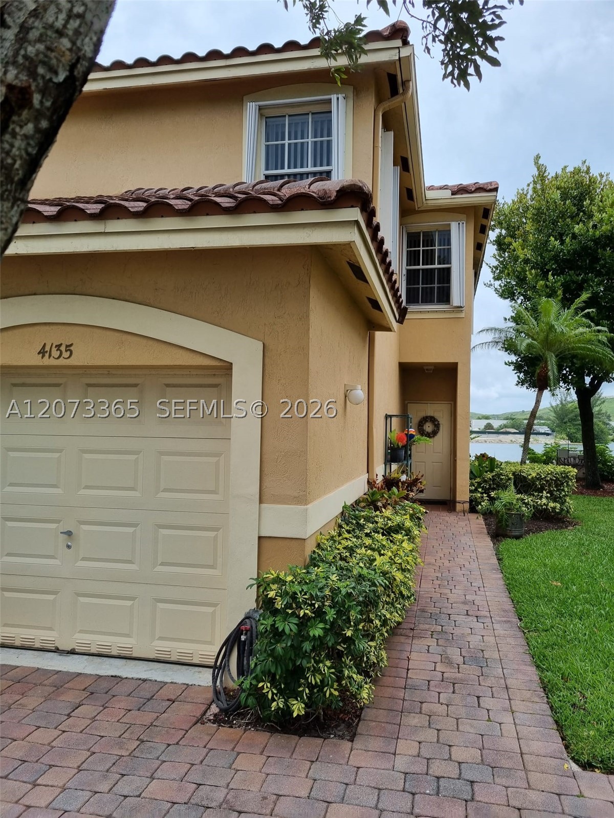 4135 Crystal Lk Dr