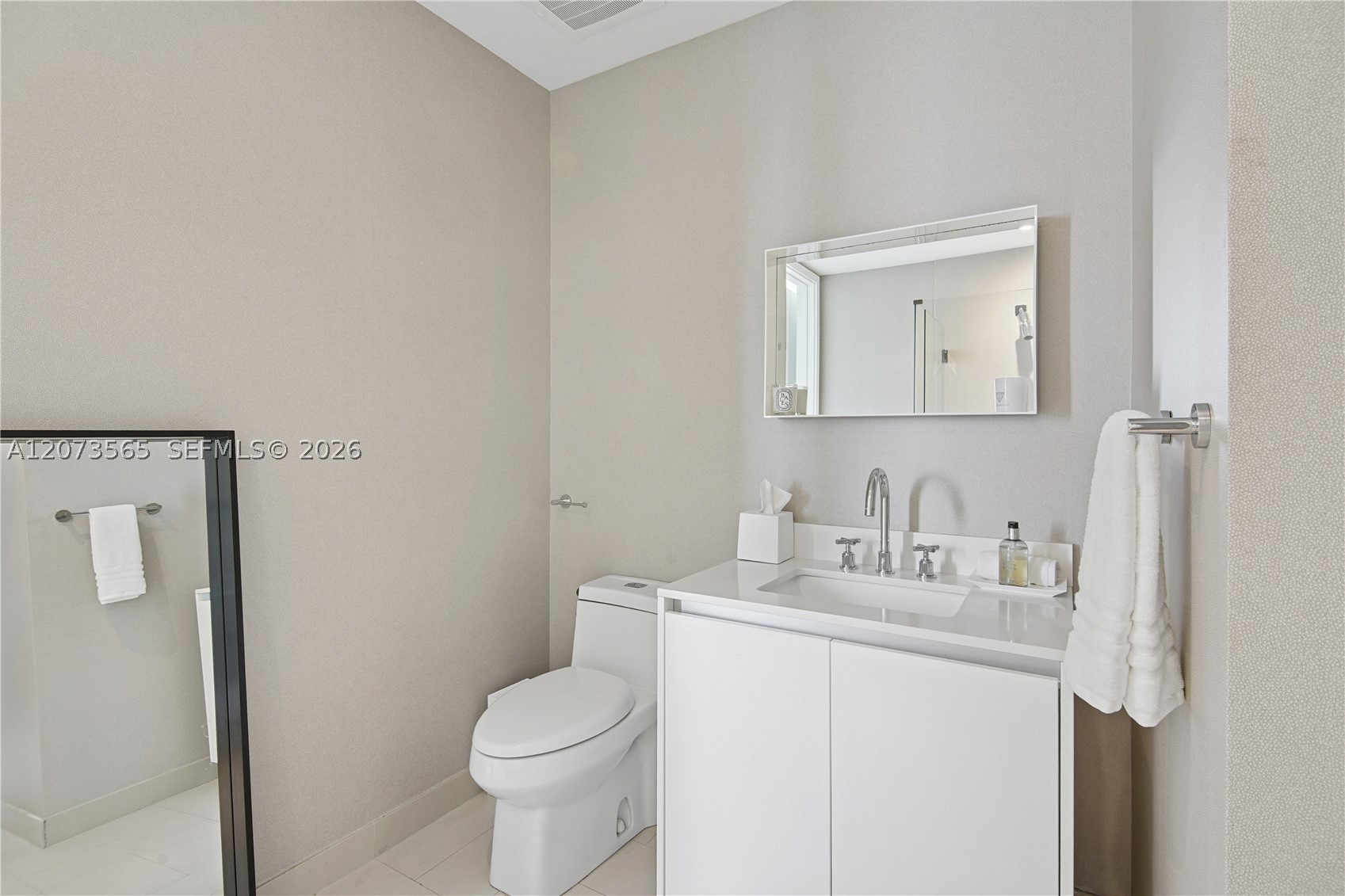 2831 S Bayshore Dr #1908 Miami, FL 33133