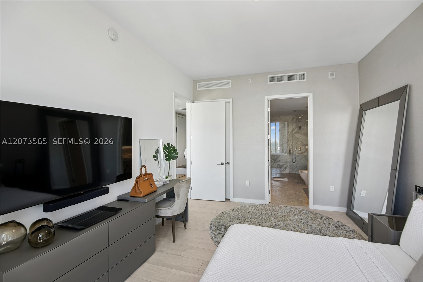 2831 S Bayshore Dr #1908 Miami, FL 33133