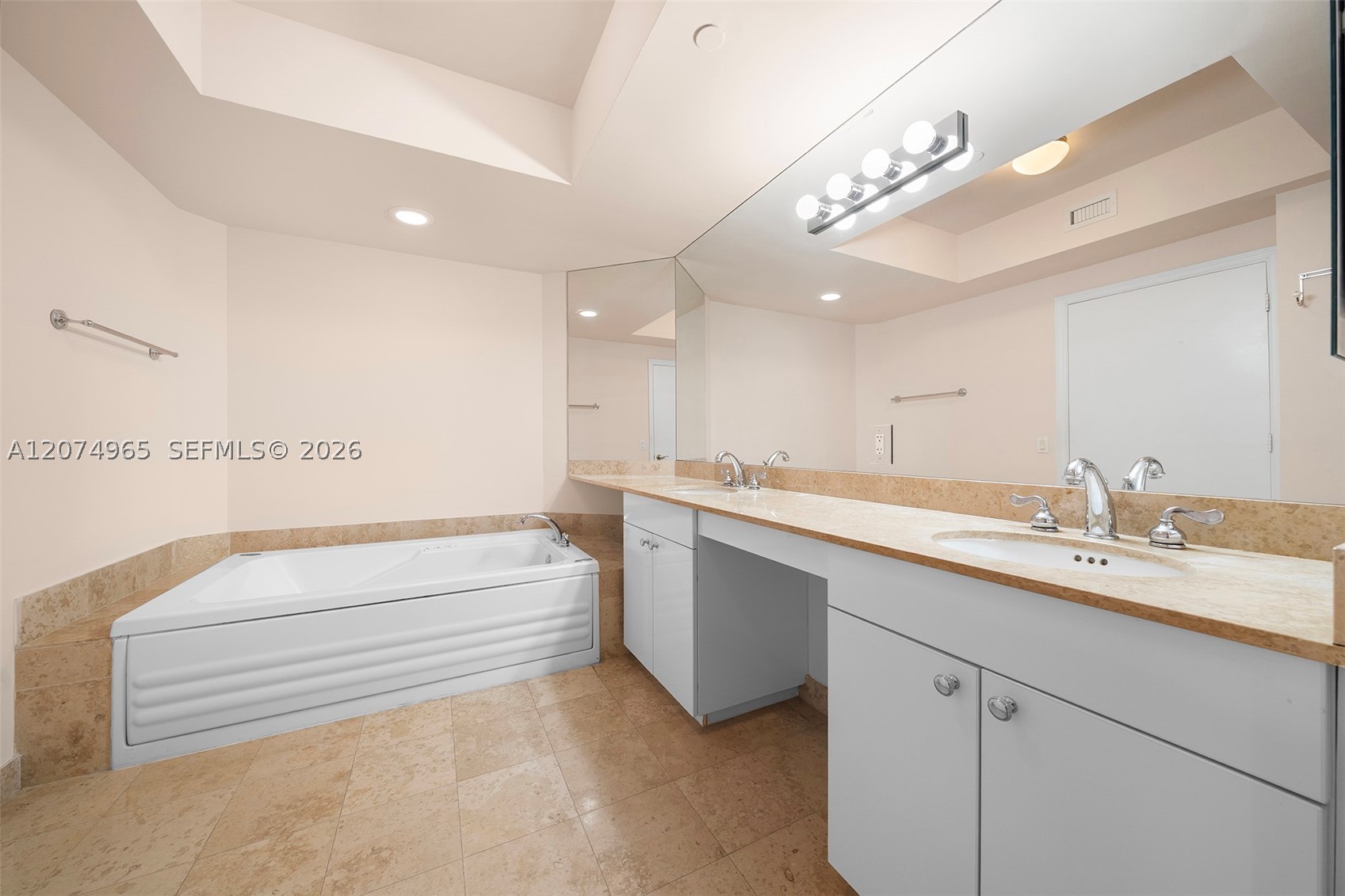 4779 Collins Ave #1804 Miami Beach, FL 33140