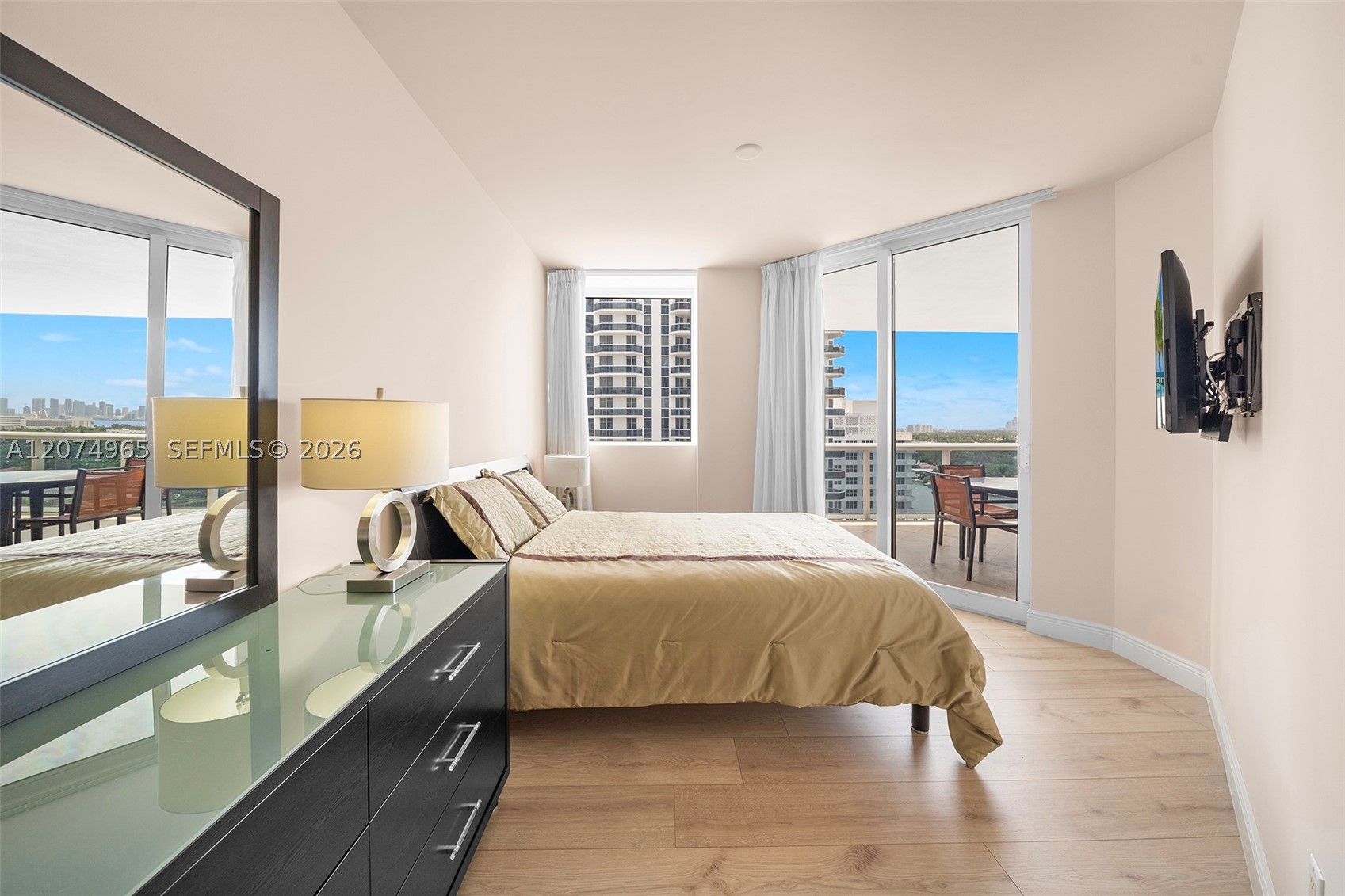 4779 Collins Ave #1804 Miami Beach, FL 33140