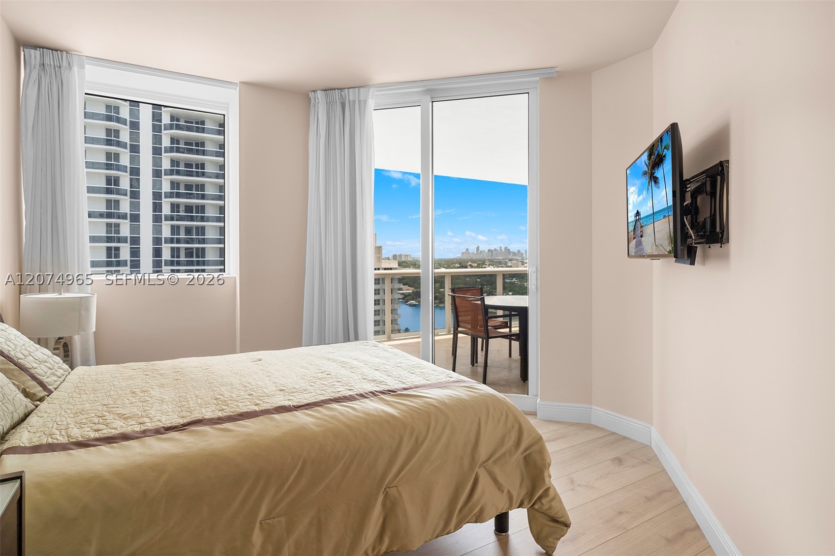 4779 Collins Ave #1804 Miami Beach, FL 33140