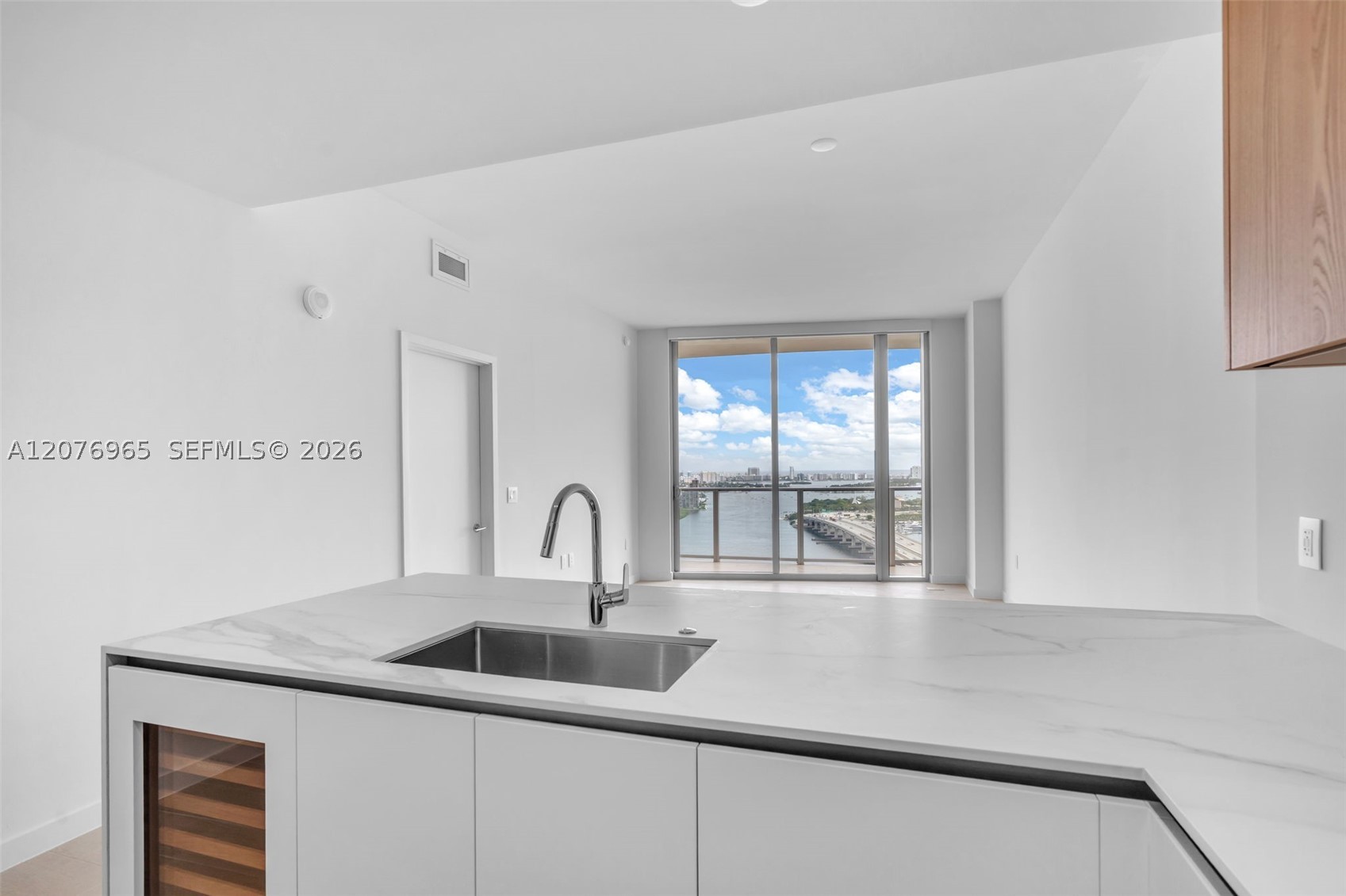 1400 Biscayne Blvd #2305 Miami, FL 33132
