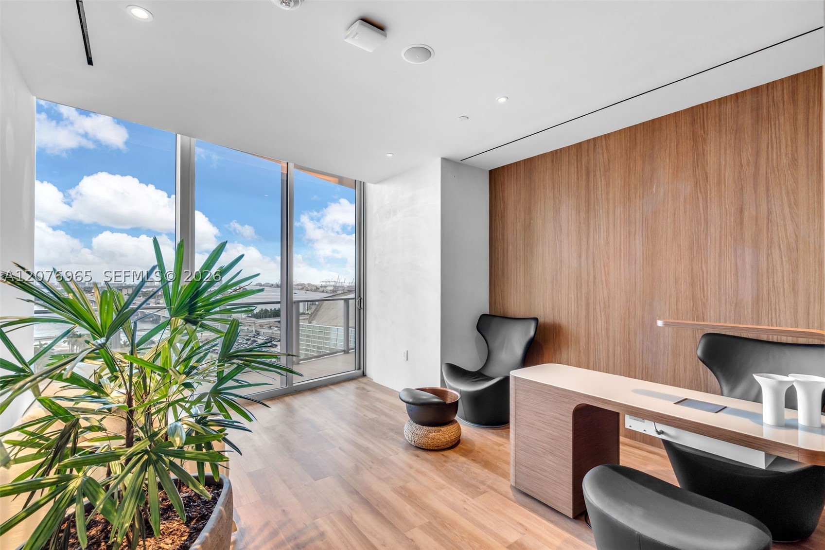 1400 Biscayne Blvd #2305 Miami, FL 33132