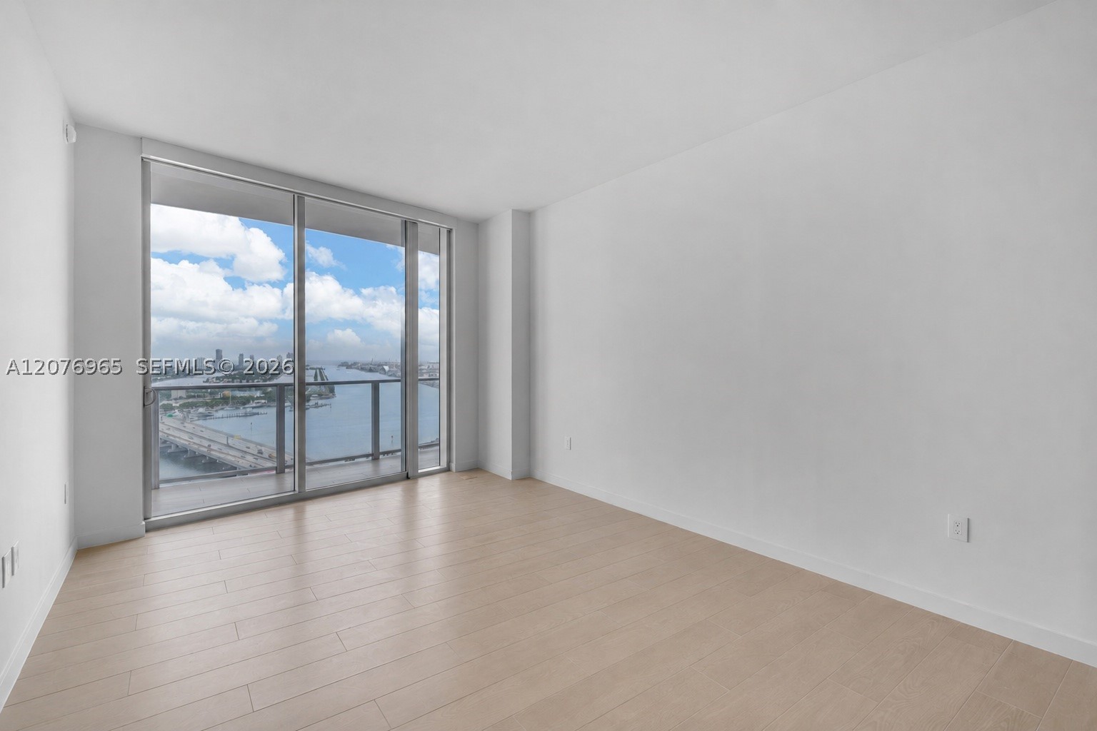 1400 Biscayne Blvd #2305 Miami, FL 33132