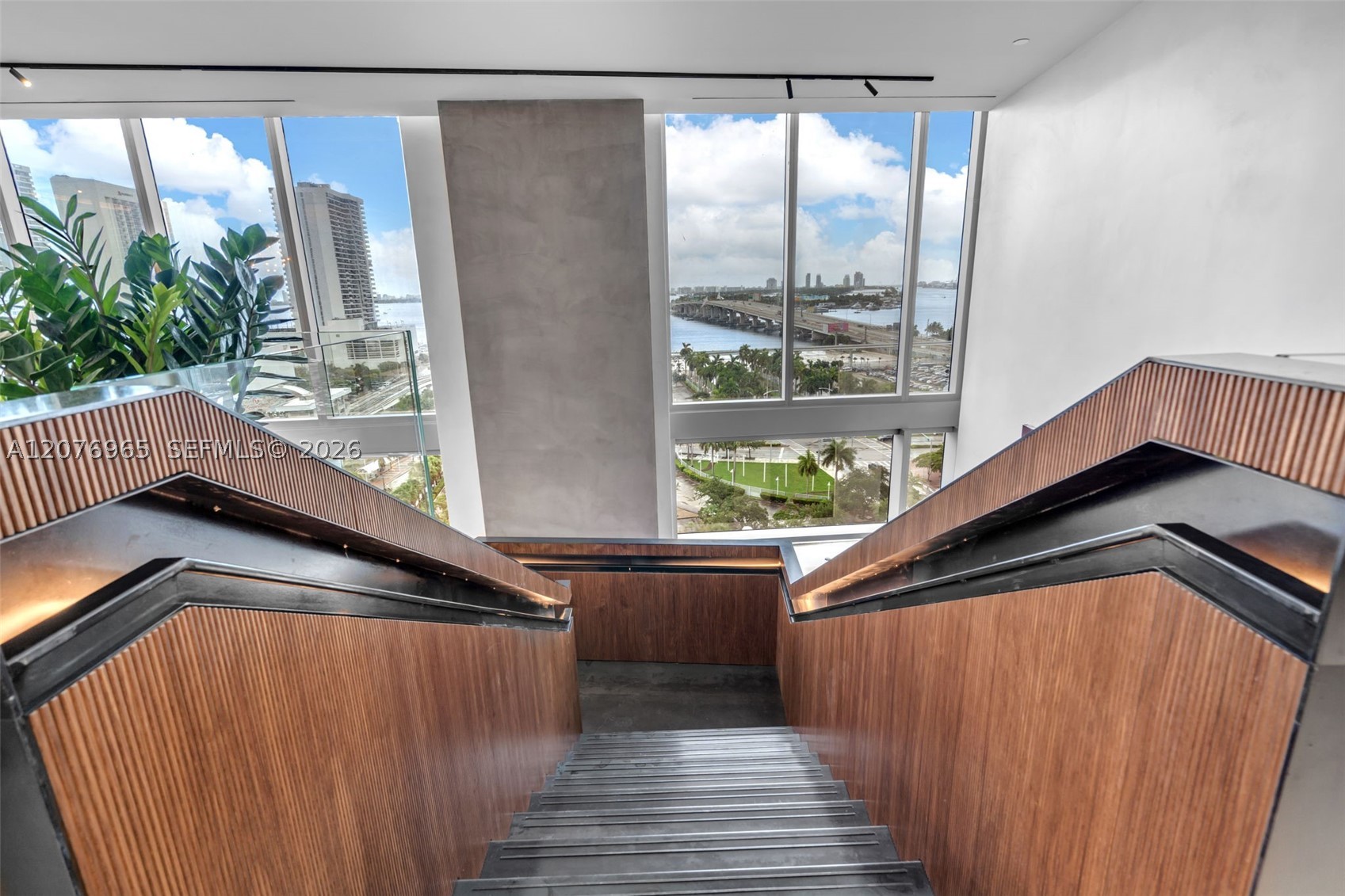 1400 Biscayne Blvd #2305 Miami, FL 33132