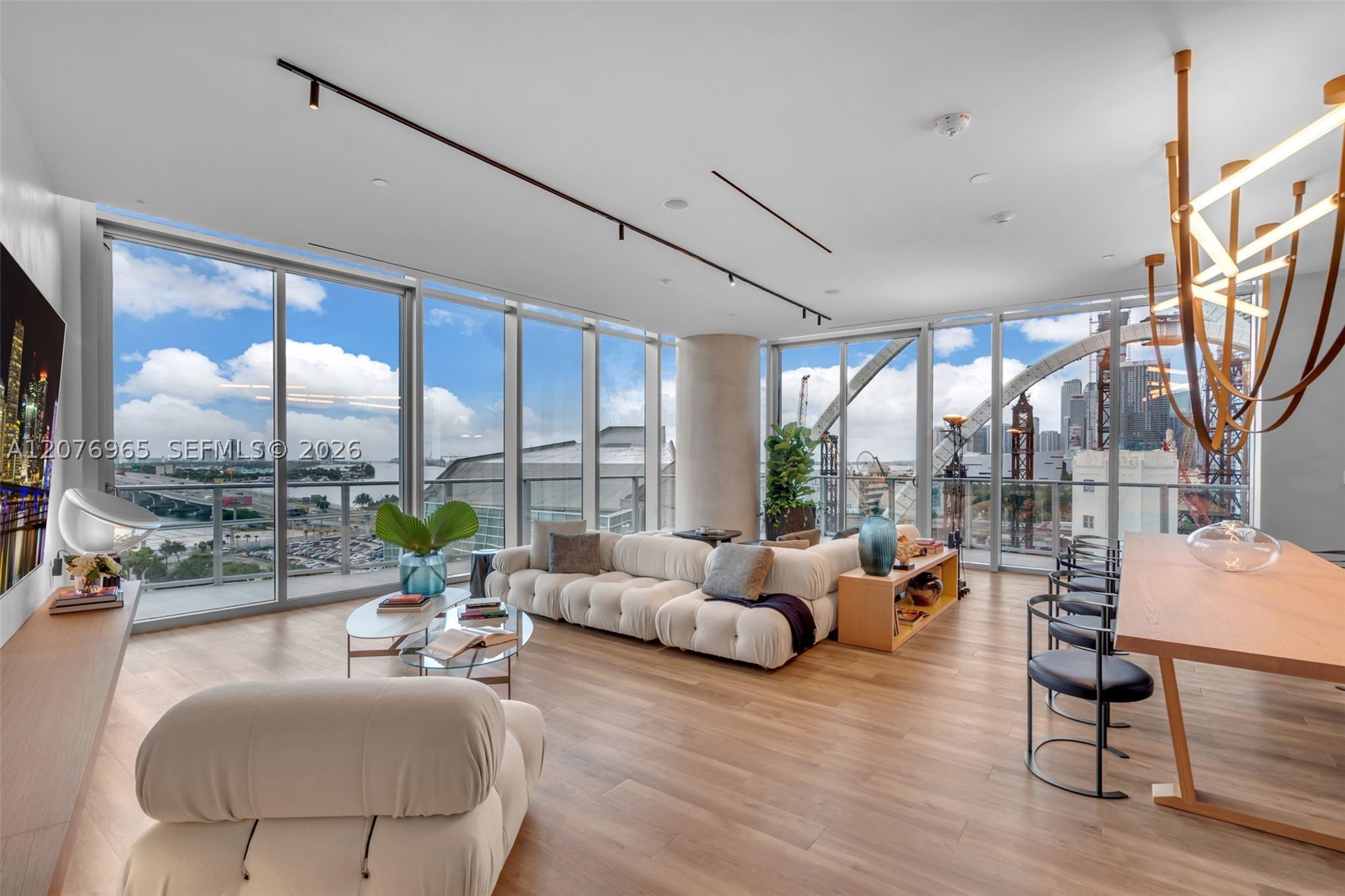 1400 Biscayne Blvd #2305 Miami, FL 33132