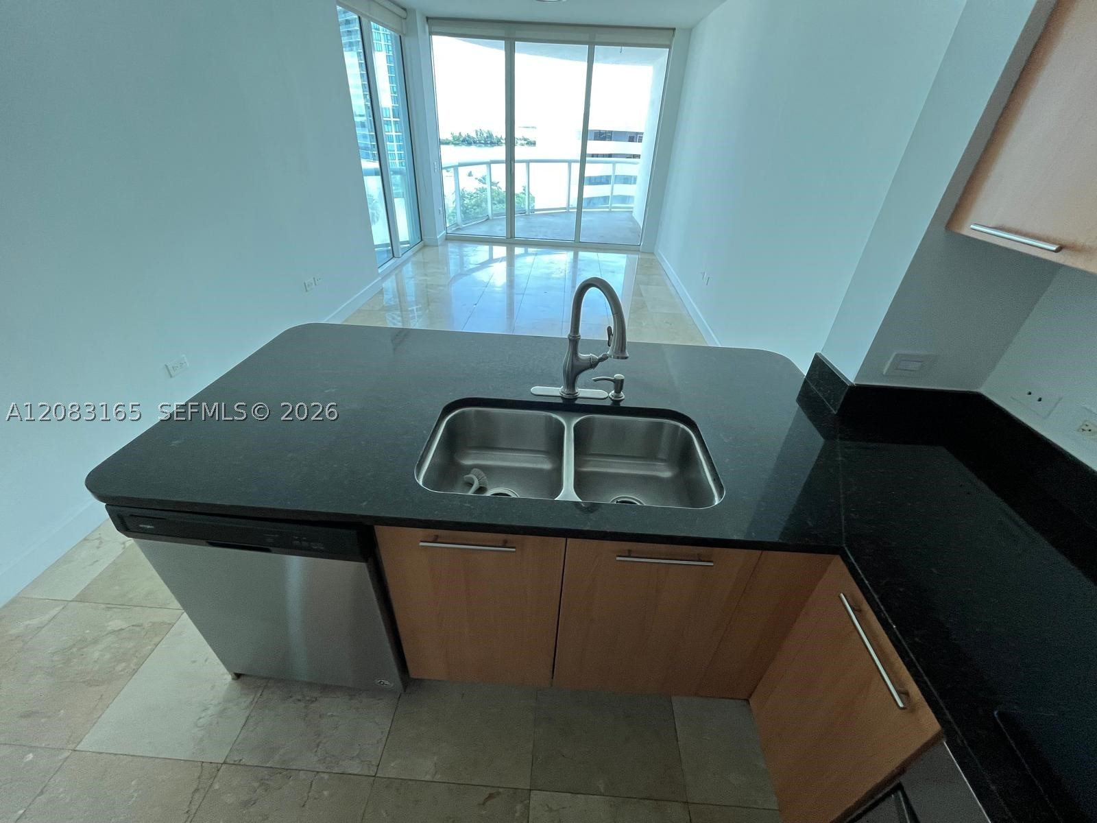 image Platinum Condominium3
