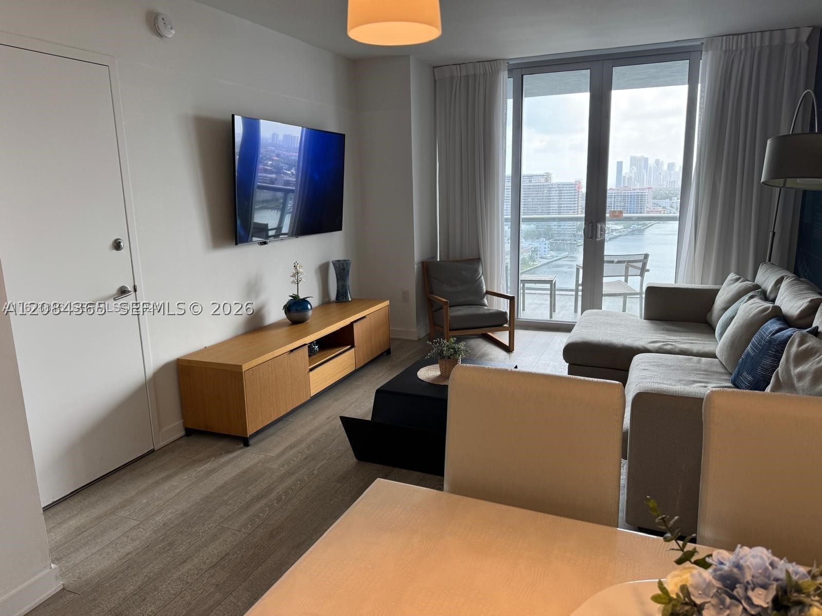 image Beachwalk Condominium9