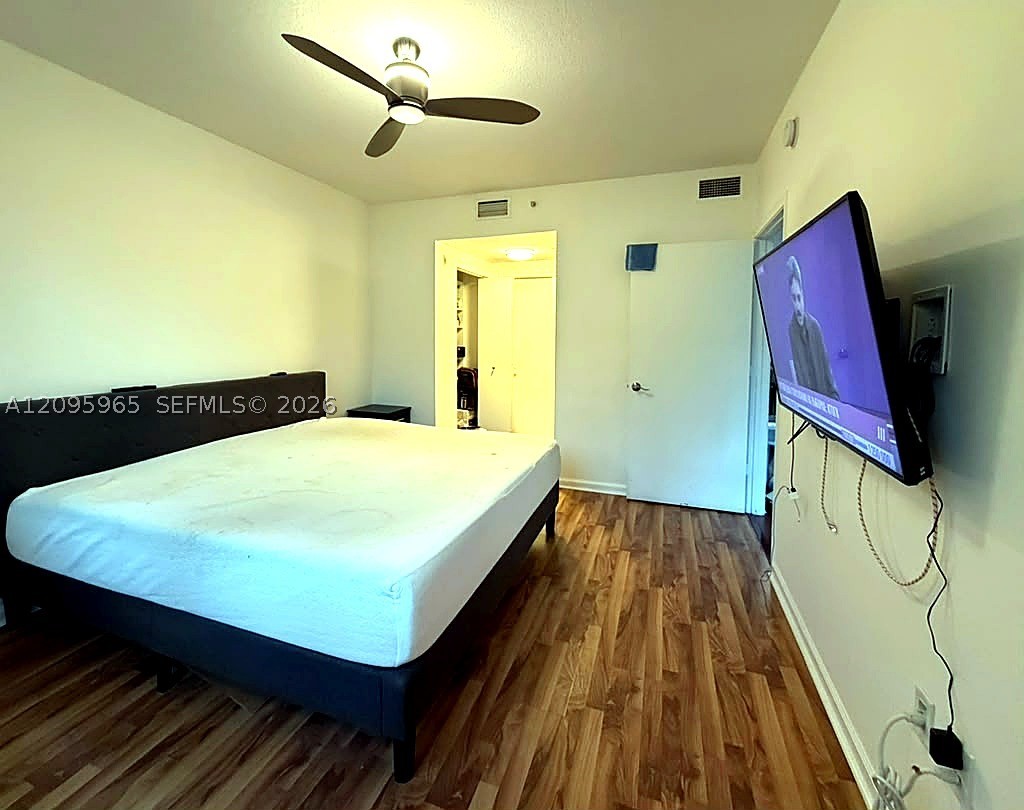image The Venture at Aventura12