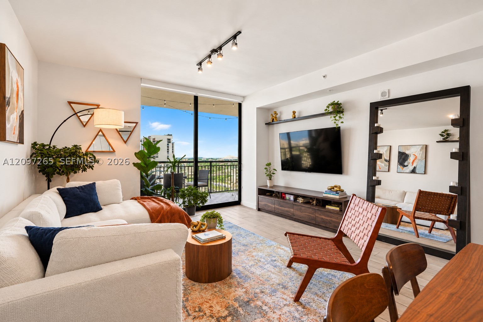 image Nine at Mary Brickell Village11