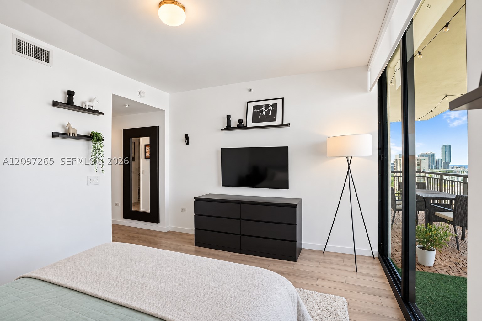 image Nine at Mary Brickell Village20