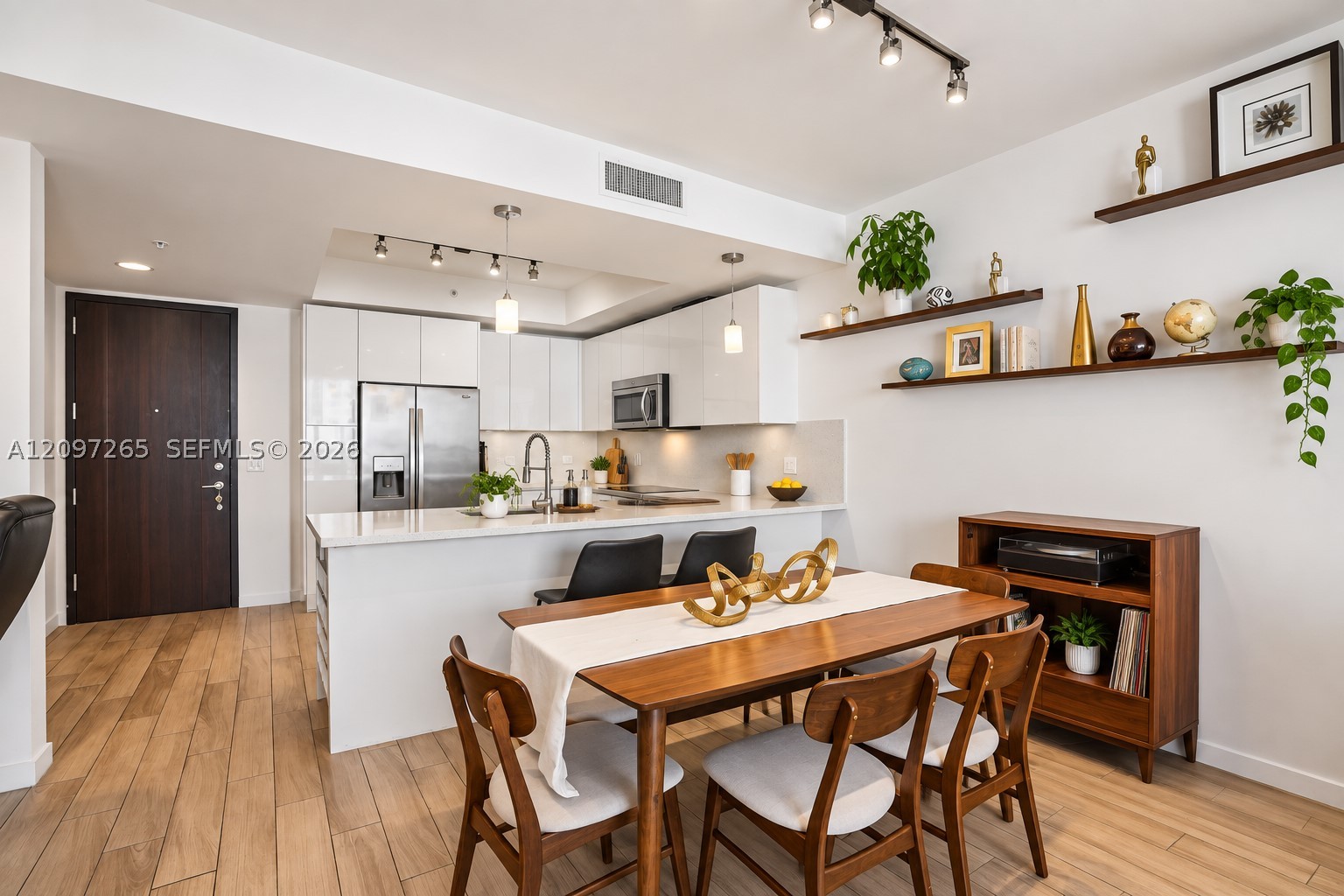 image Nine at Mary Brickell Village5
