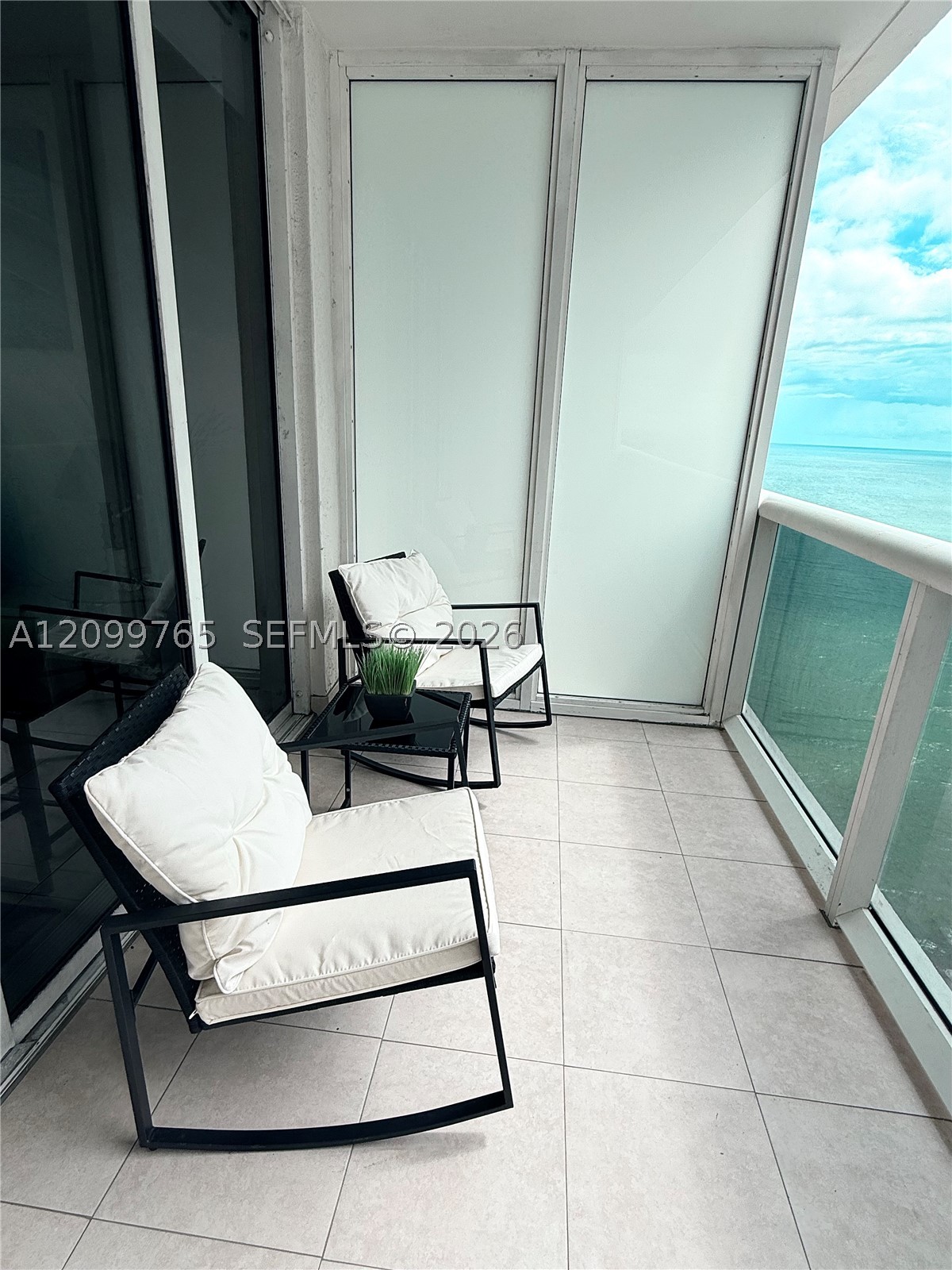 image Beach Club 212