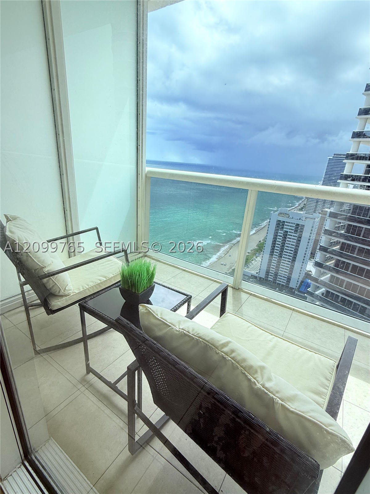 image Beach Club 213