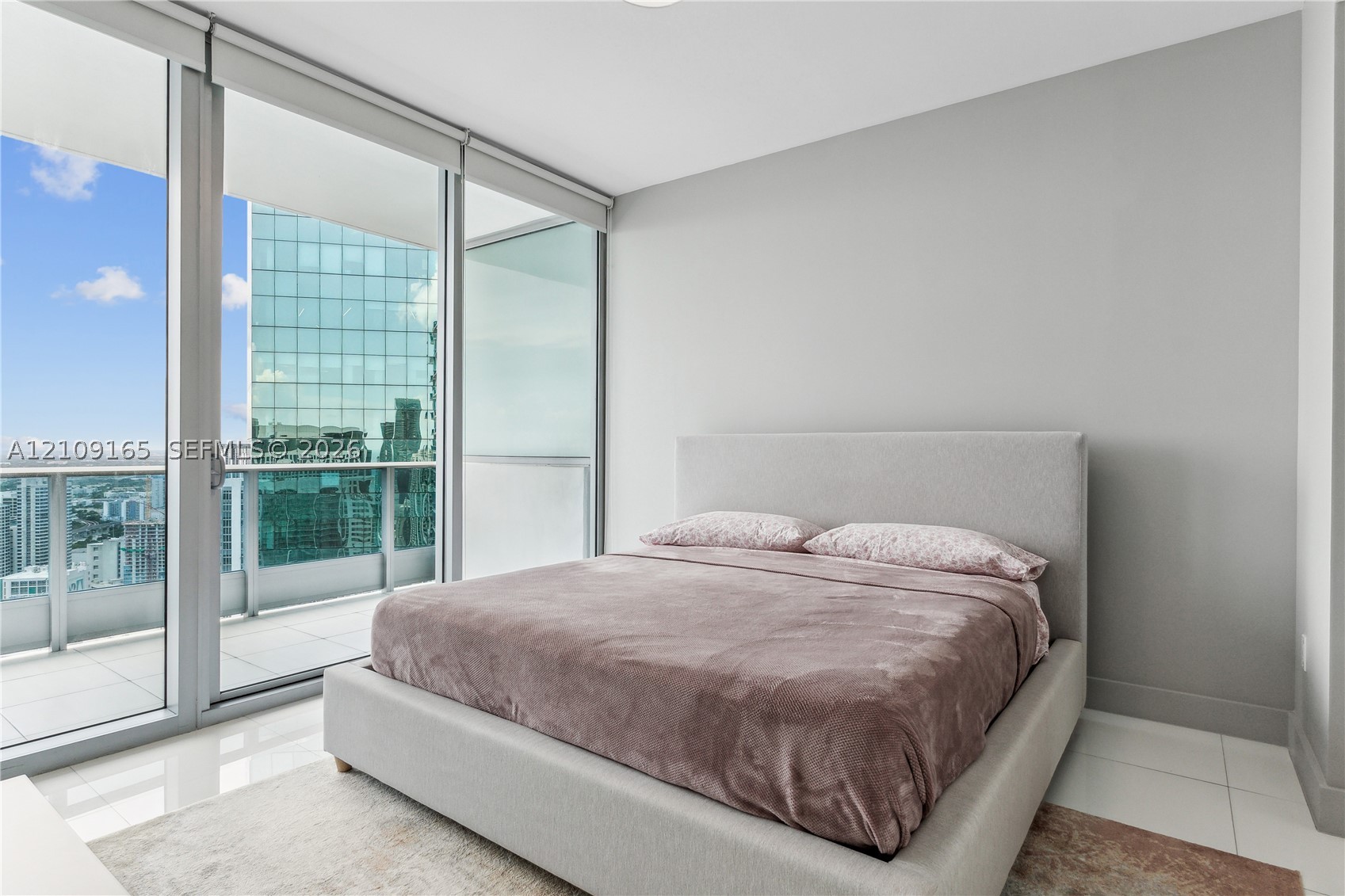 200 Biscayne Blvd Way #4912 Miami, FL 33131
