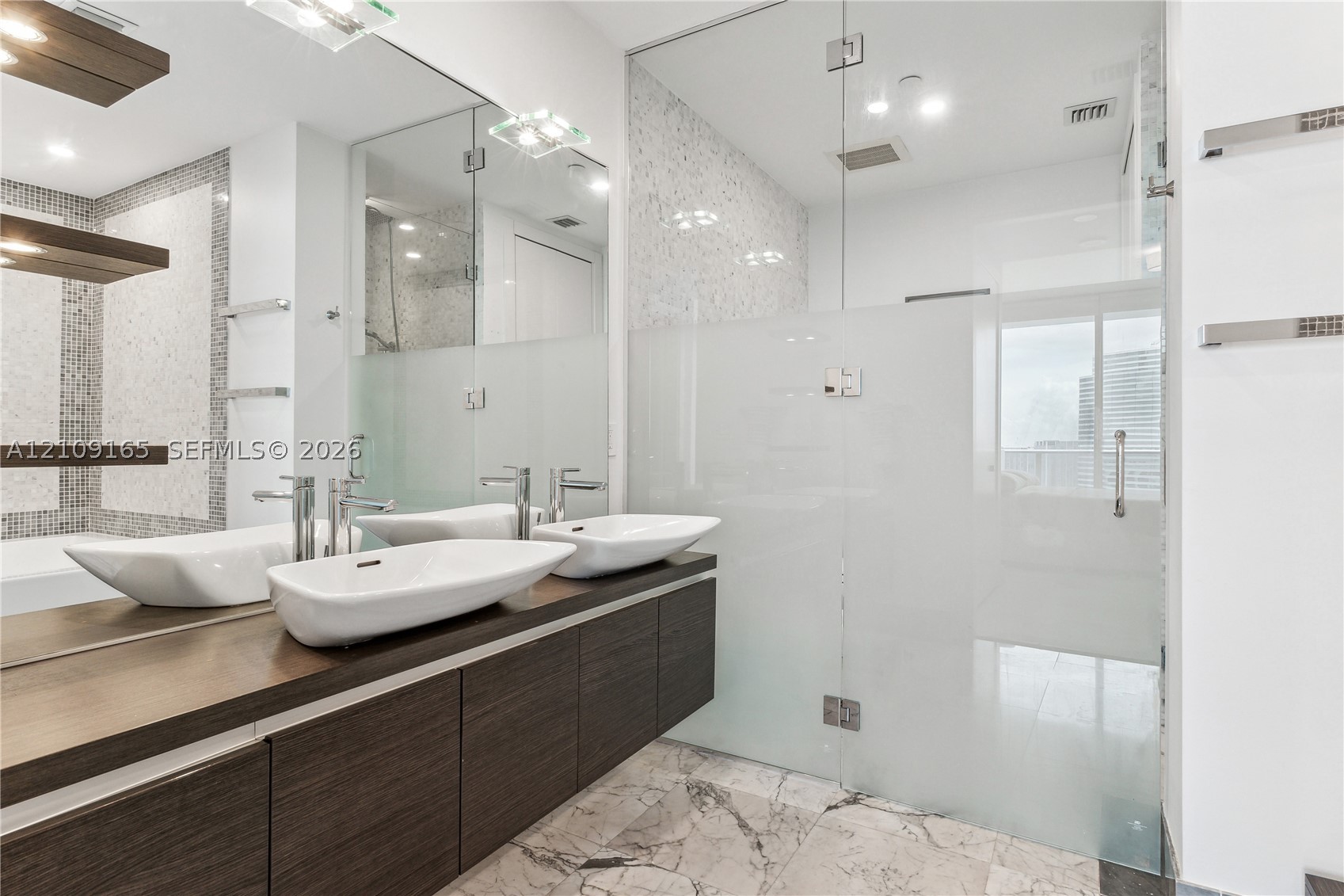 200 Biscayne Blvd Way #4912 Miami, FL 33131