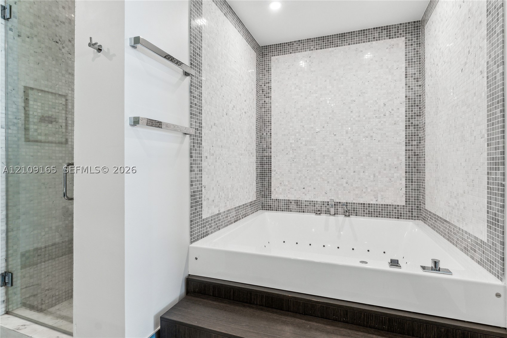 200 Biscayne Blvd Way #4912 Miami, FL 33131