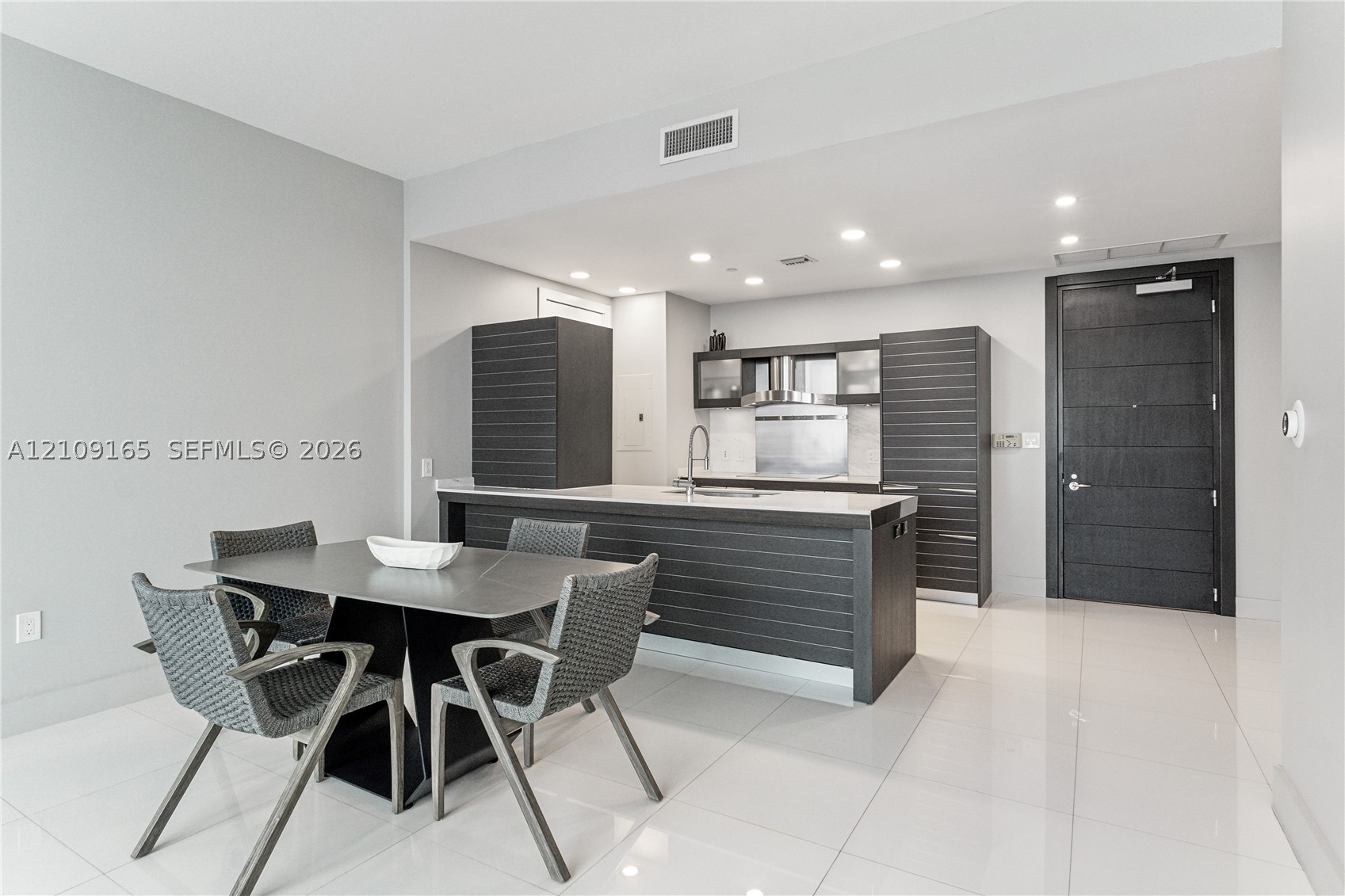 200 Biscayne Blvd Way #4912 Miami, FL 33131