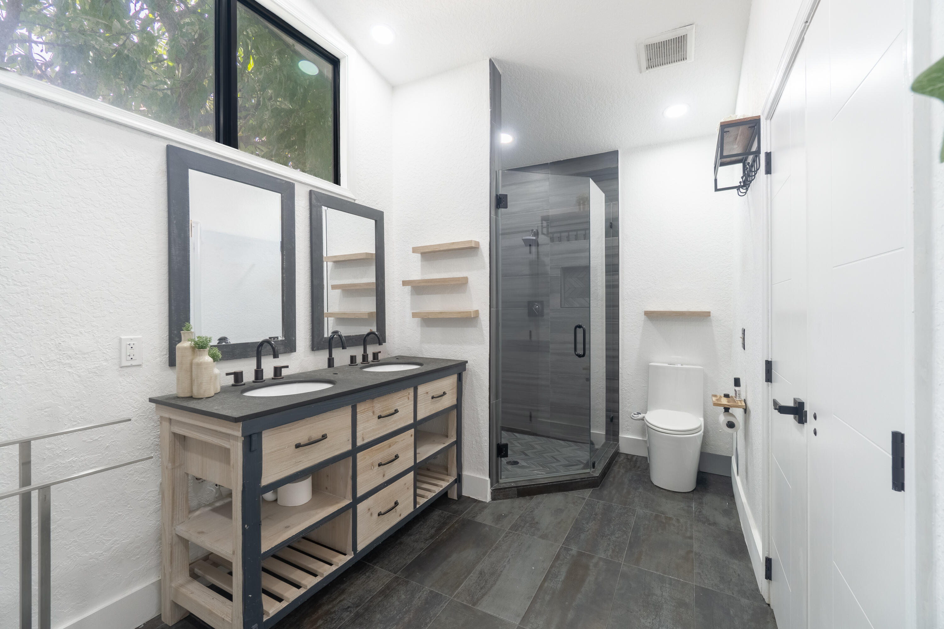 2878 NE 26th Fort Lauderdale, FL 33305