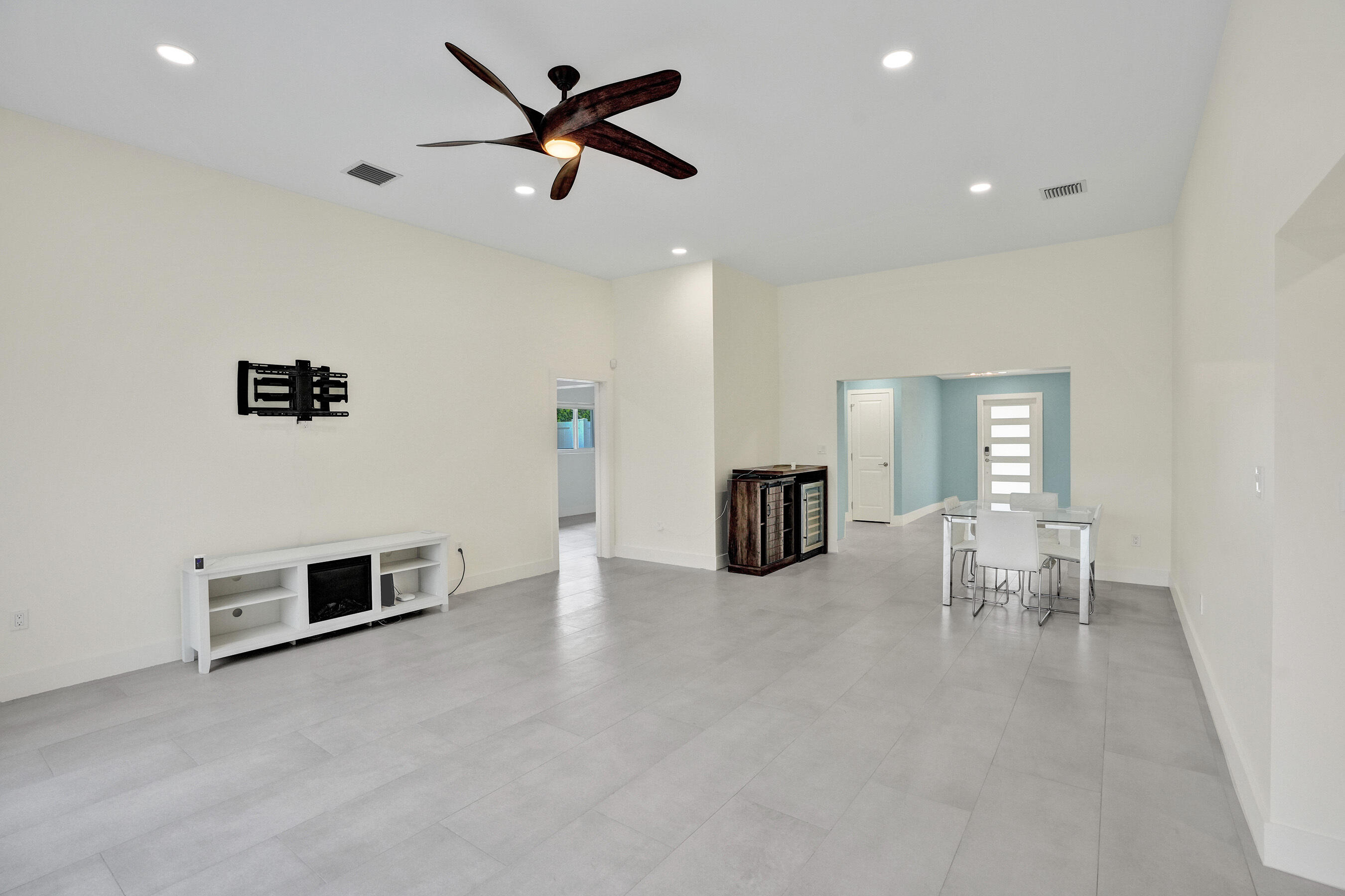 320 SE 5th Pompano Beach, FL 33060