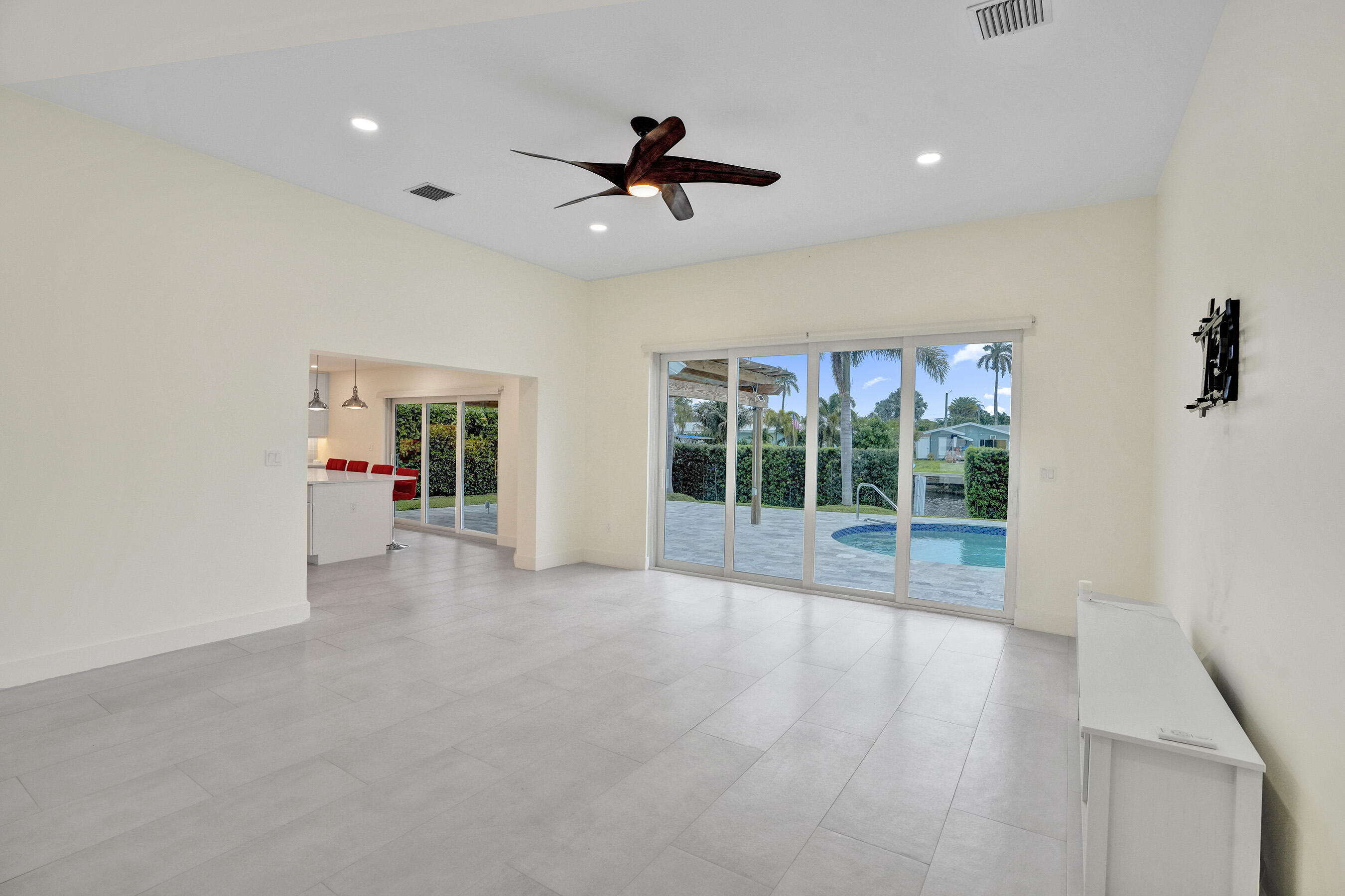 320 SE 5th Pompano Beach, FL 33060