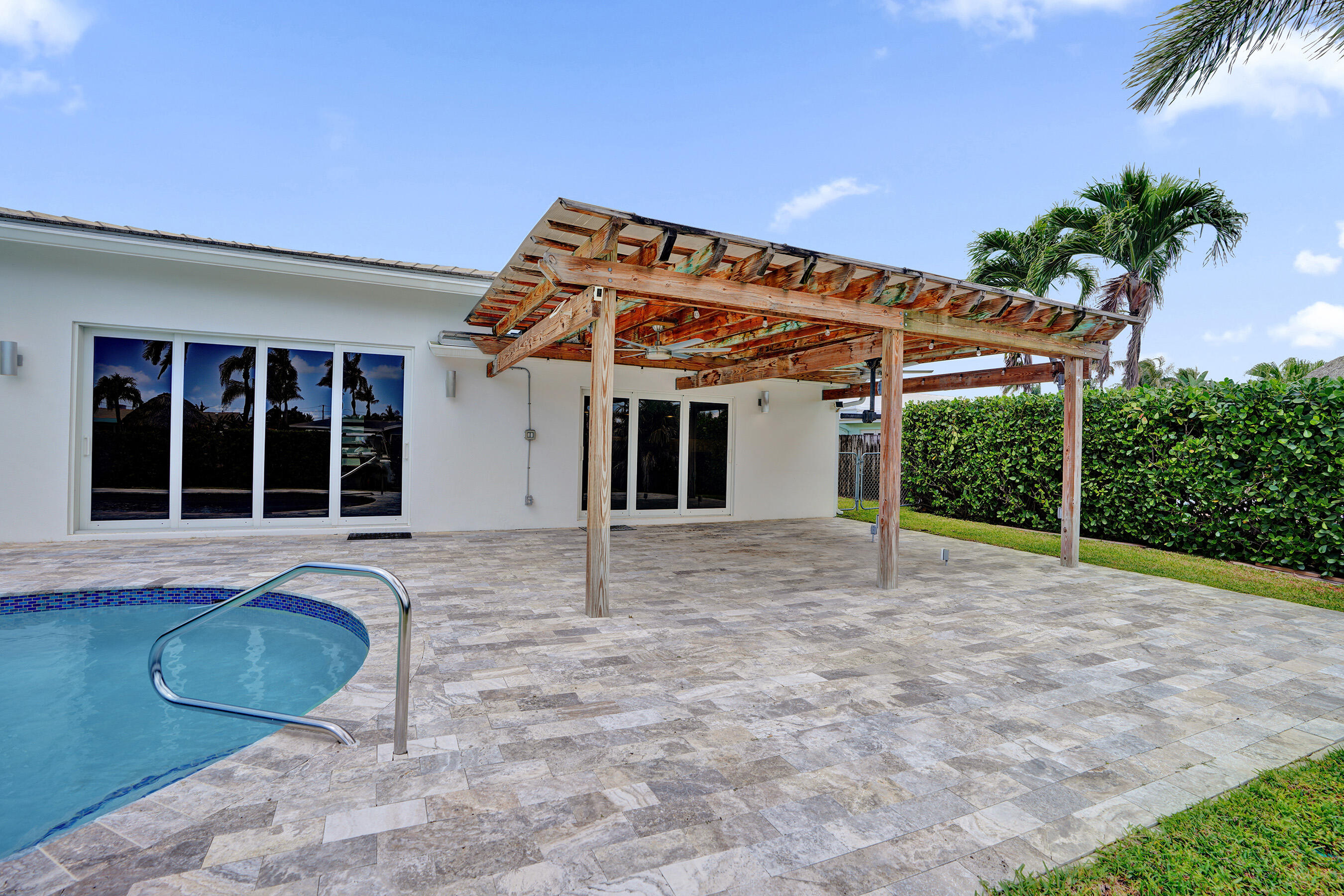 320 SE 5th Pompano Beach, FL 33060