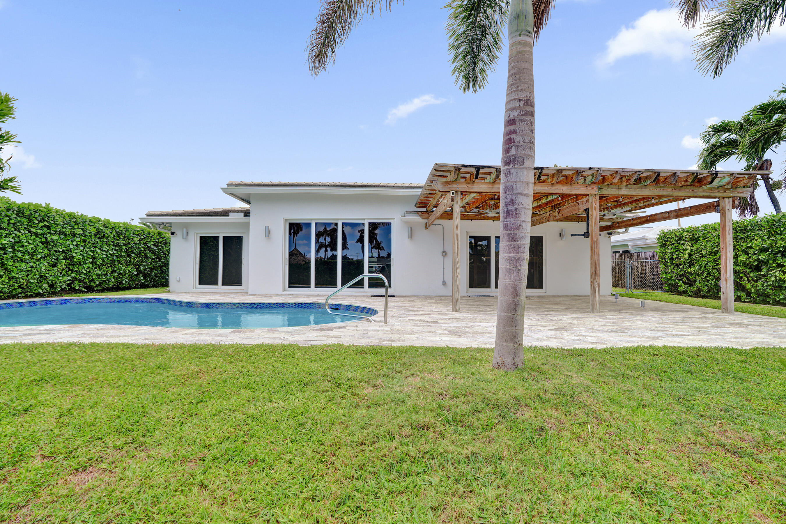 320 SE 5th Pompano Beach, FL 33060